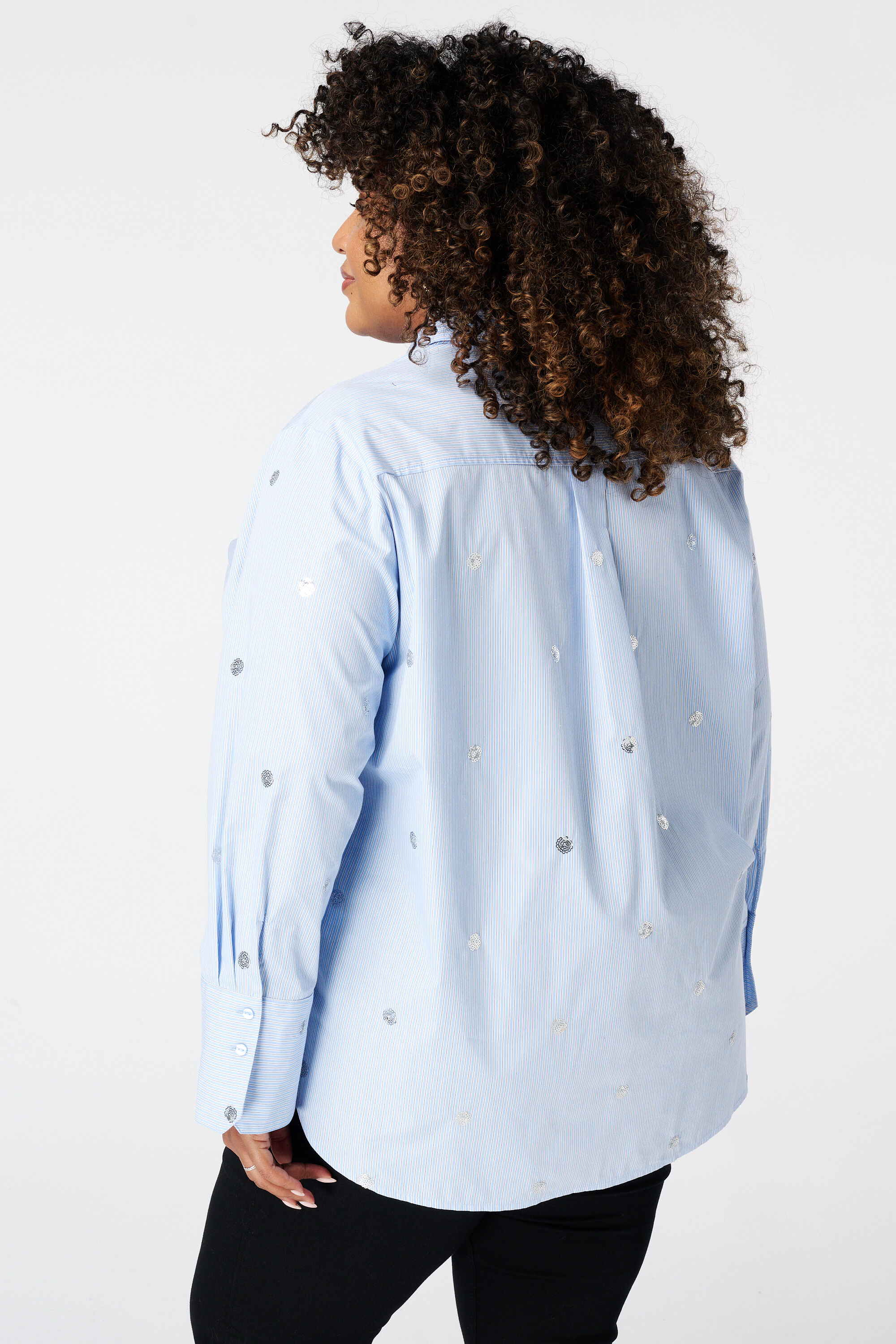 Blouse ray&eacute;e avec perles image number 3