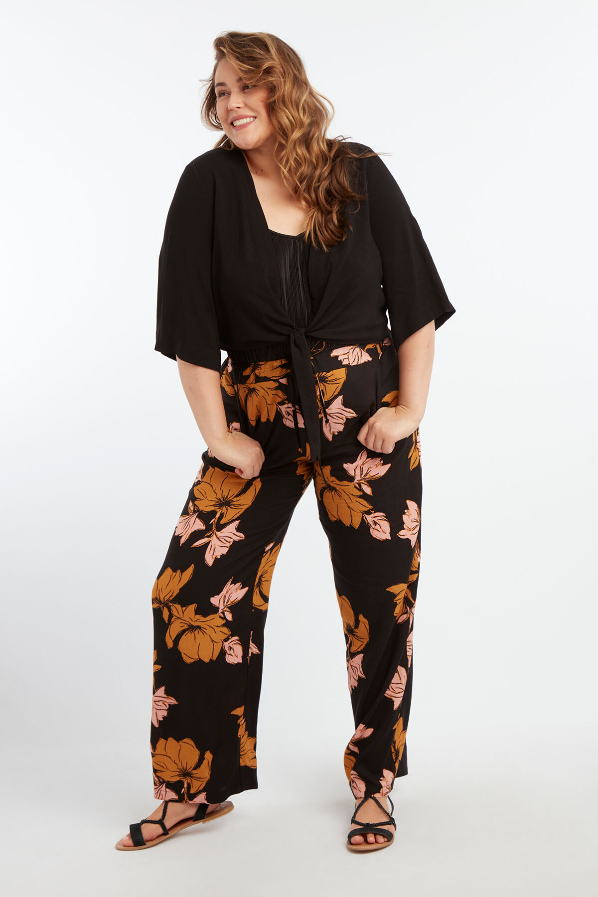 Pantalon large &agrave; fleurs image number 5