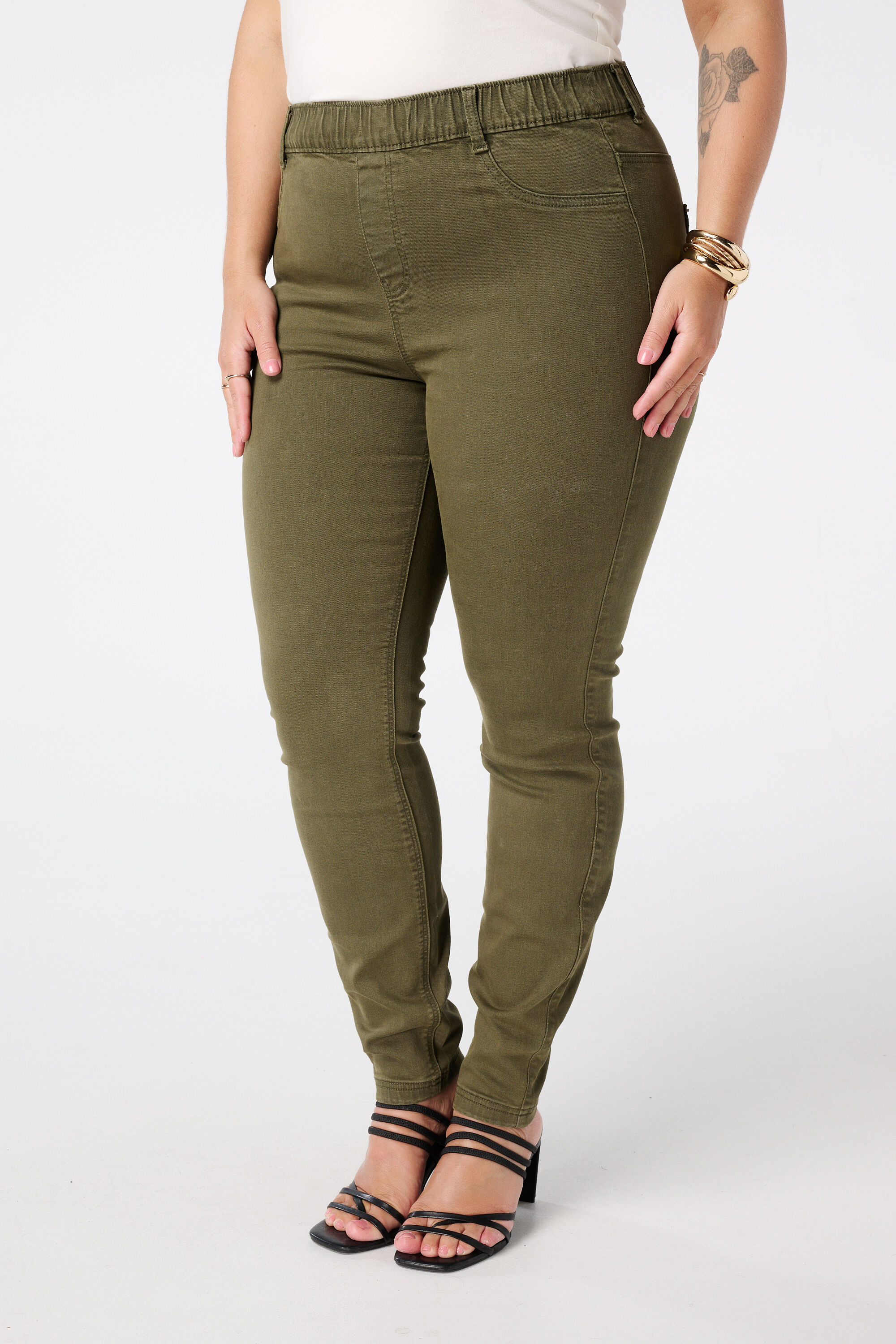 Tregging avec un look denim image number 5