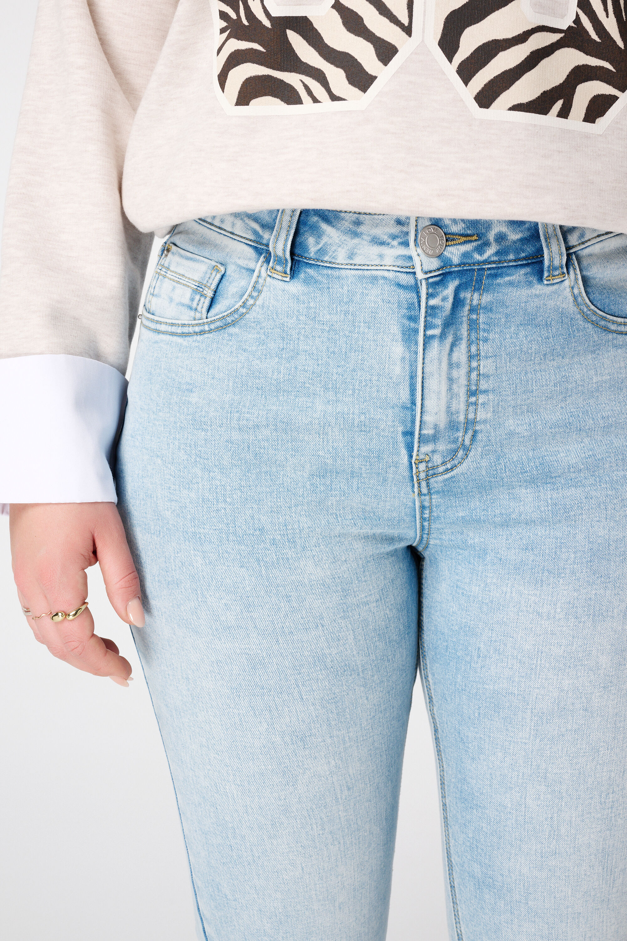 Jean &agrave; jambes &eacute;vas&eacute;es JASMIN image number 4