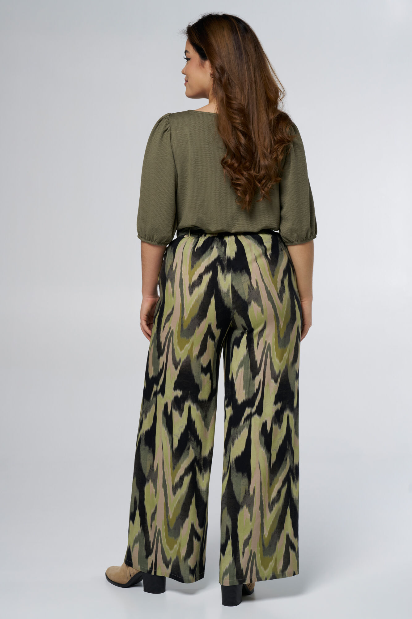 Pantalon droit avec d&eacute;tail n&oelig;ud image number 3