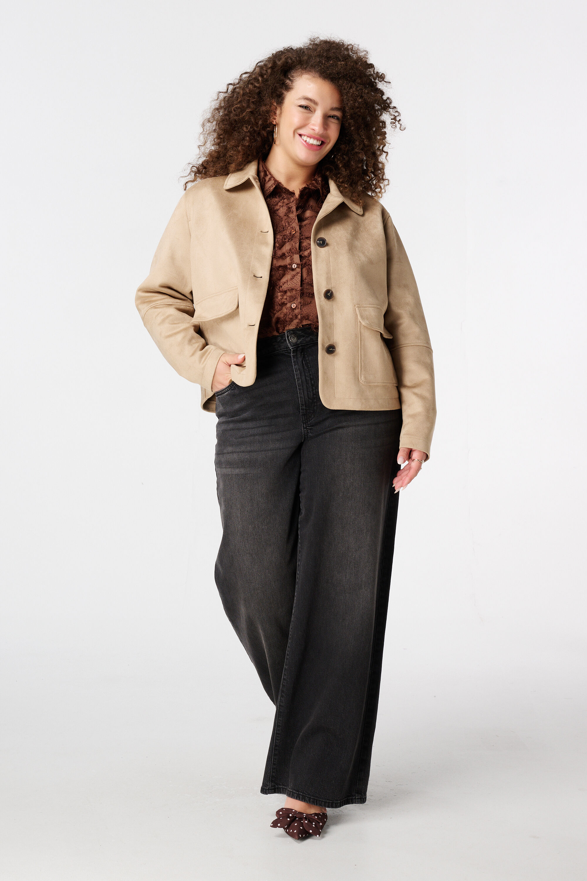 Veste en su&eacute;dine avec fermeture &agrave; boutons image number 5