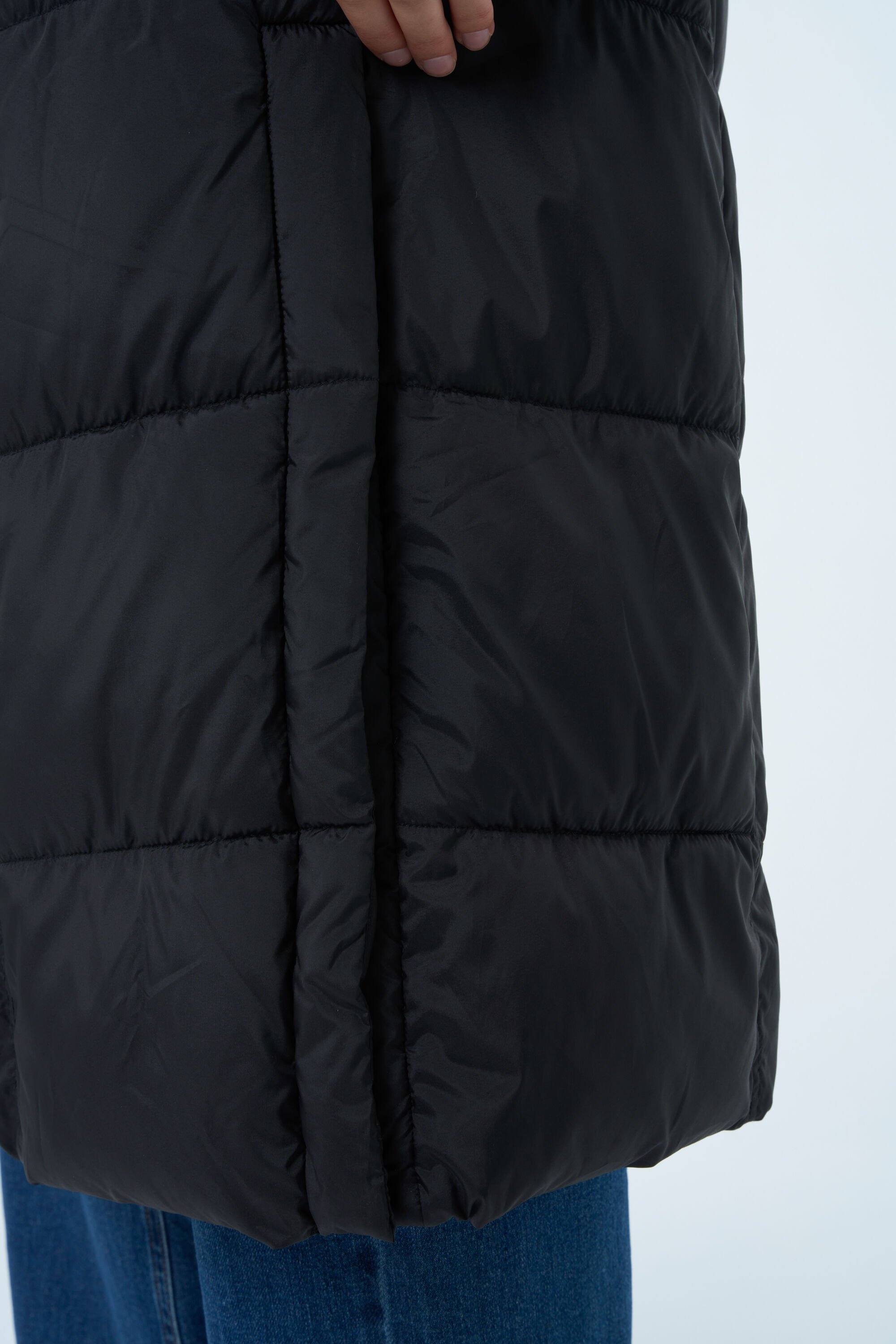 Veste longue matelass&eacute;e avec ceinture image number 4