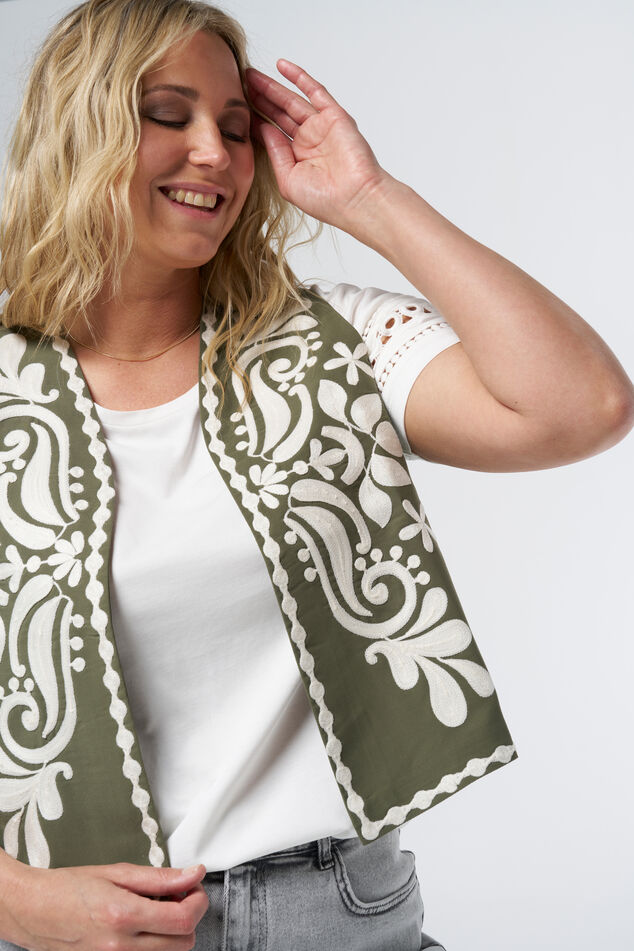 Gilet brodé image number 6