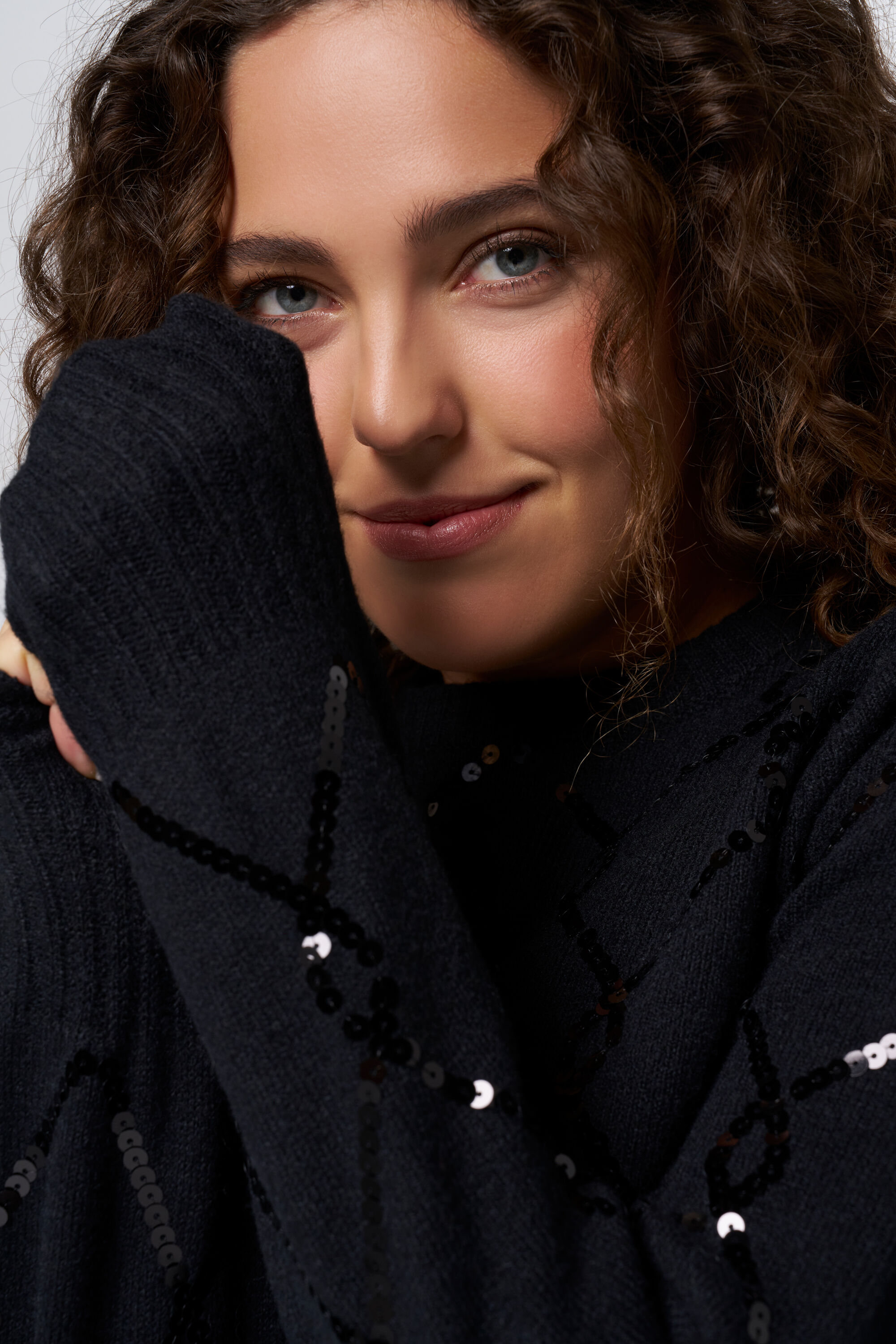 Pull &agrave; paillettes image number 4