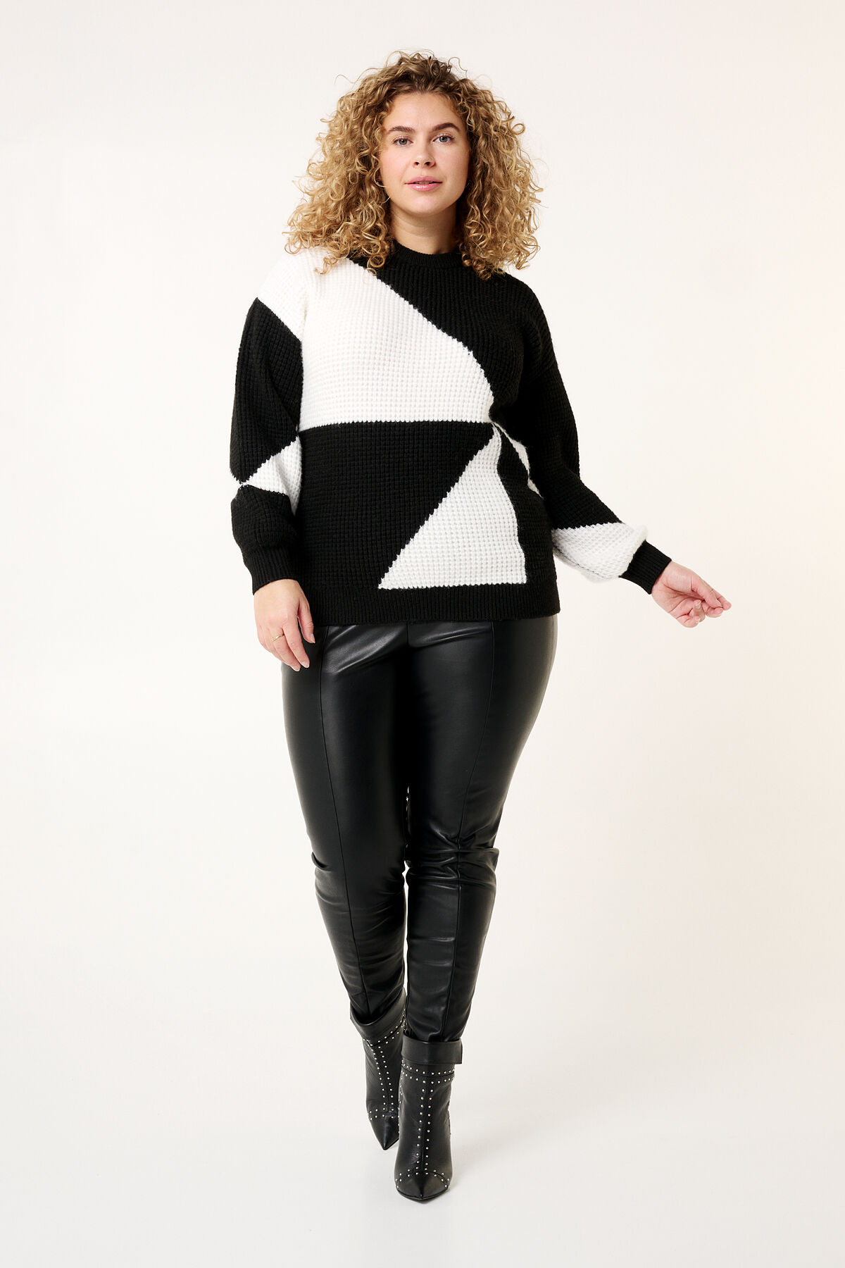 Pull en maille bicolore image number 6