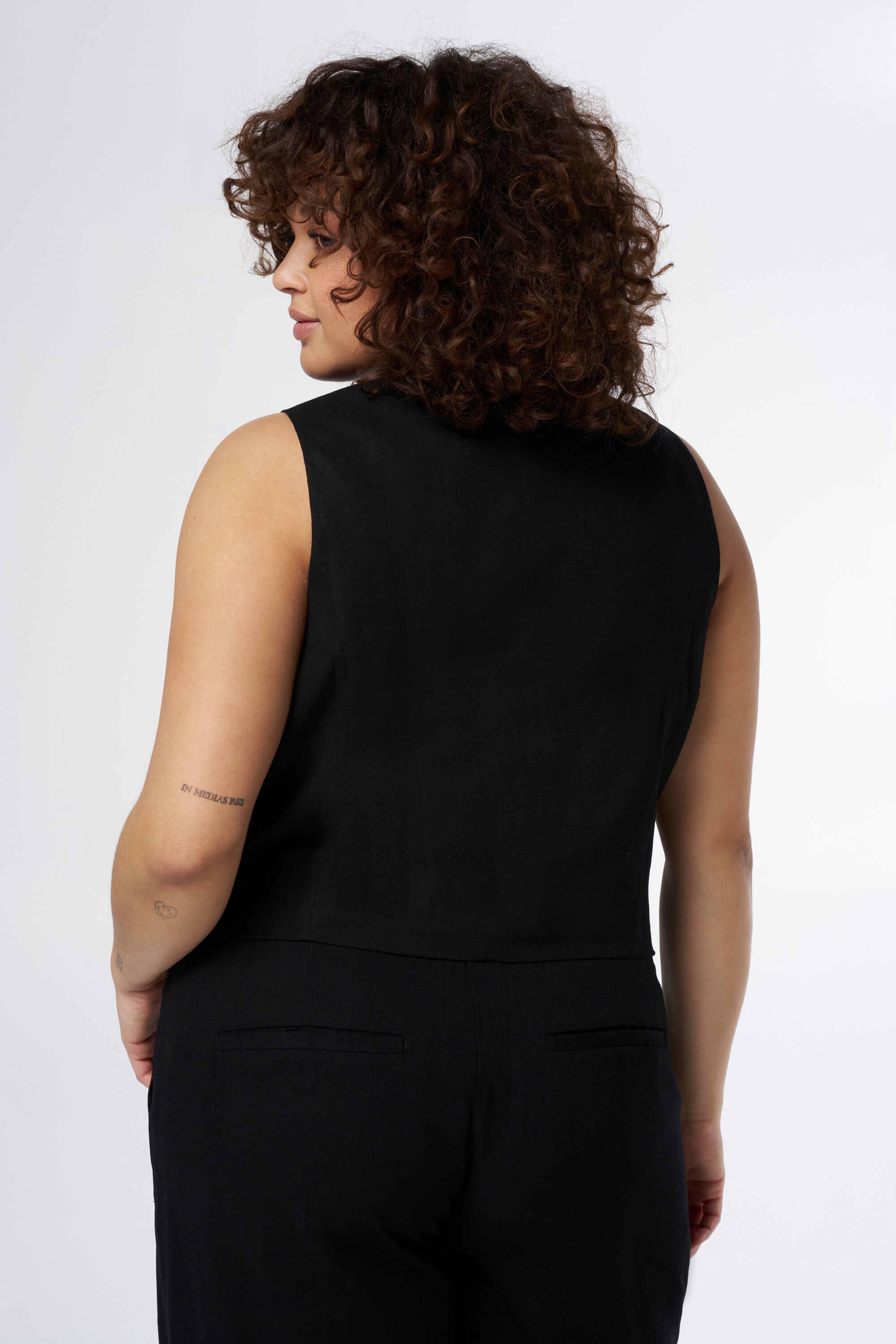 Gilet en lin avec boutons &eacute;caille image number 3