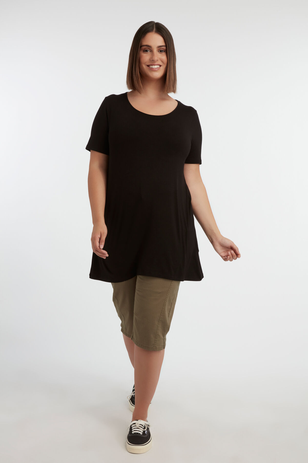 T-shirt long uni avec d&eacute;tails dans le dos  image number 5