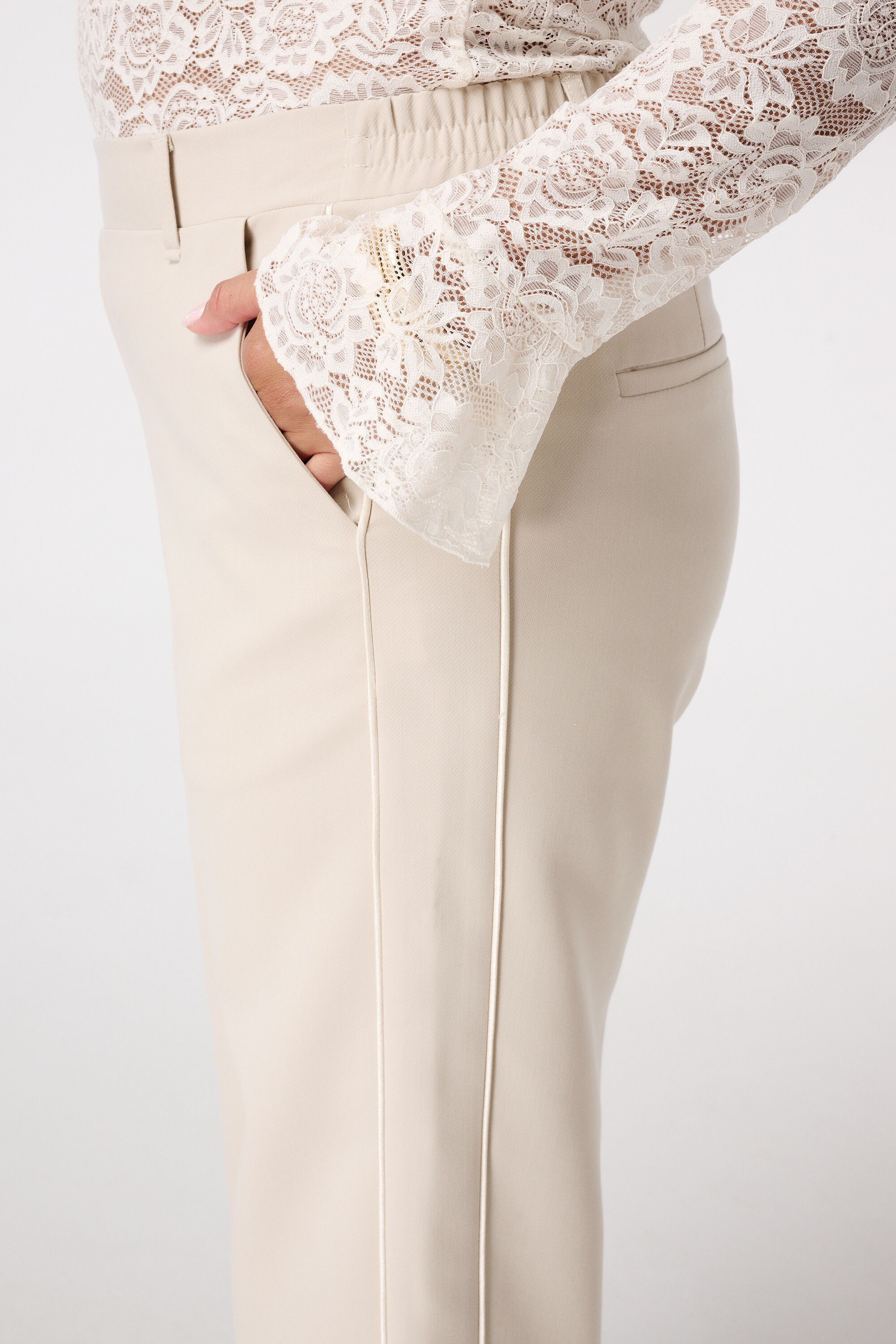 Pantalon large &agrave; rayures lat&eacute;rales image number 4