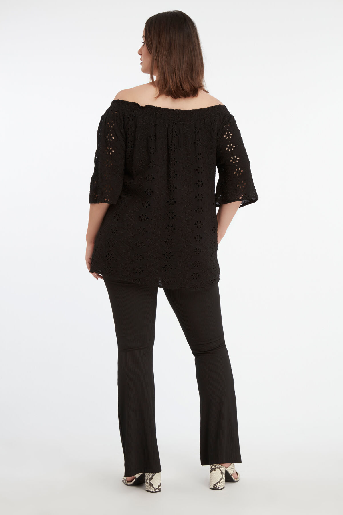 Haut ajour&eacute; &agrave; &eacute;paules d&eacute;nud&eacute;es image number 4