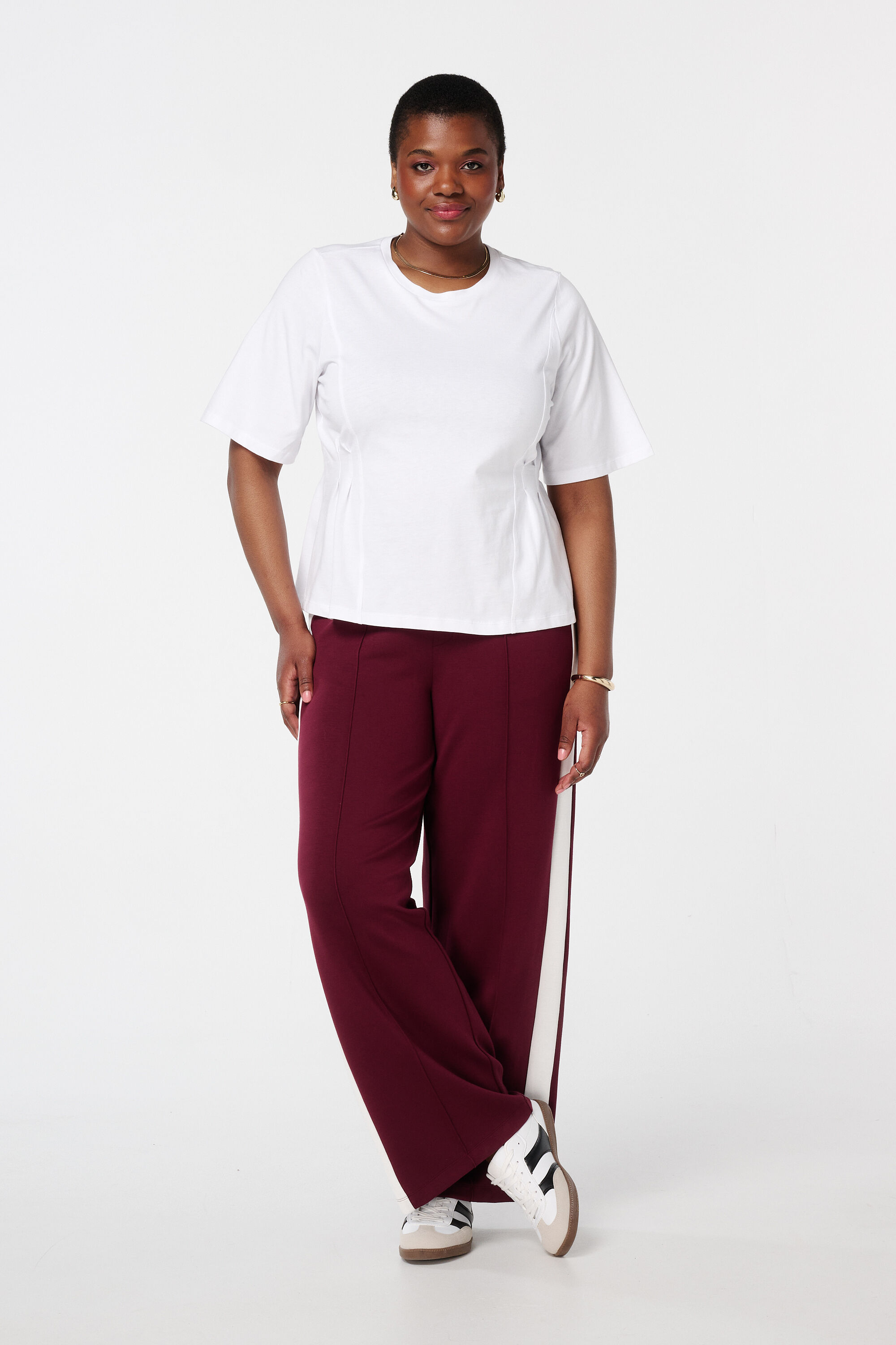 Top ajust&eacute; avec d&eacute;tails de plis et coutures partielles image number 5