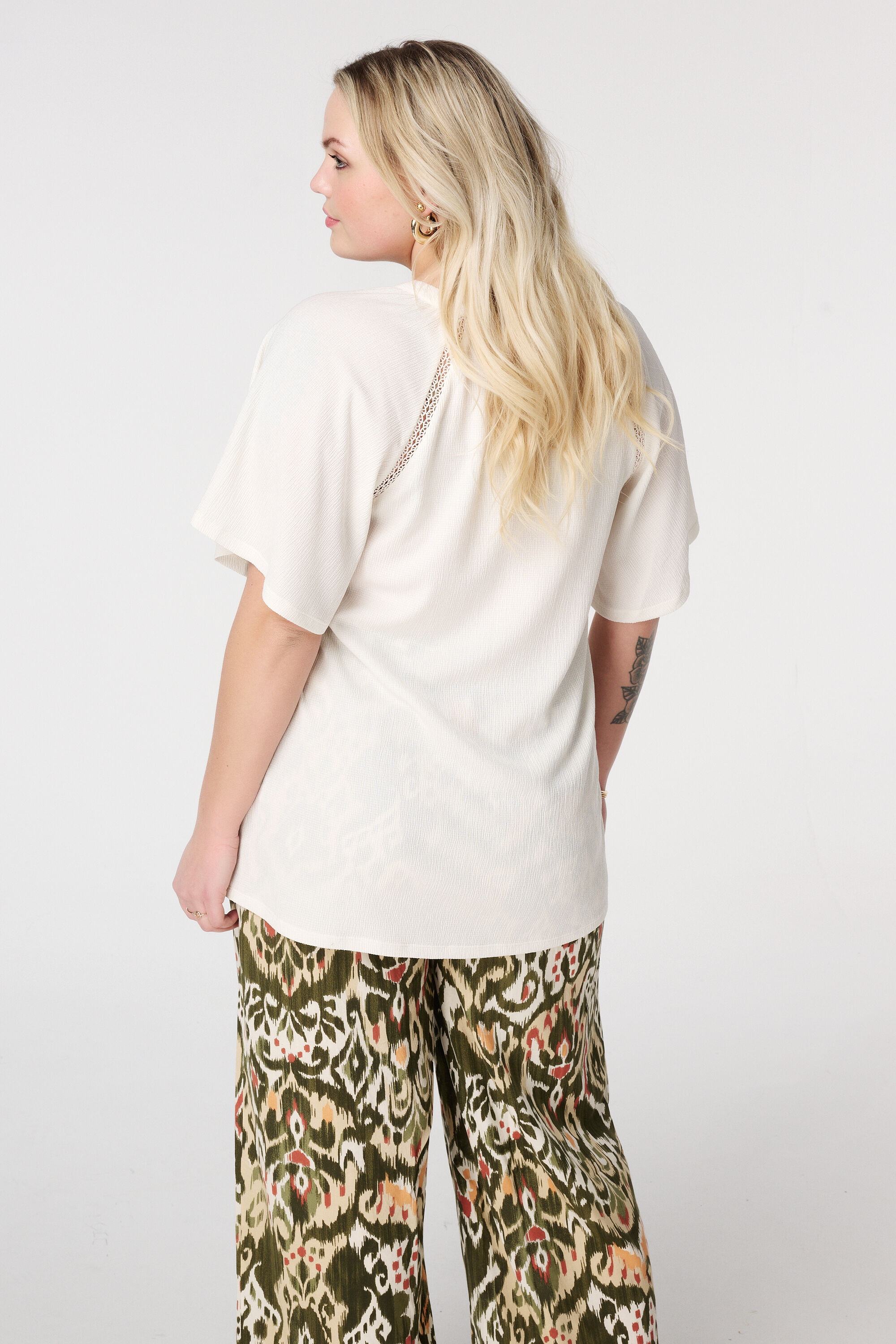 Haut avec d&eacute;tails brod&eacute;s image number 3