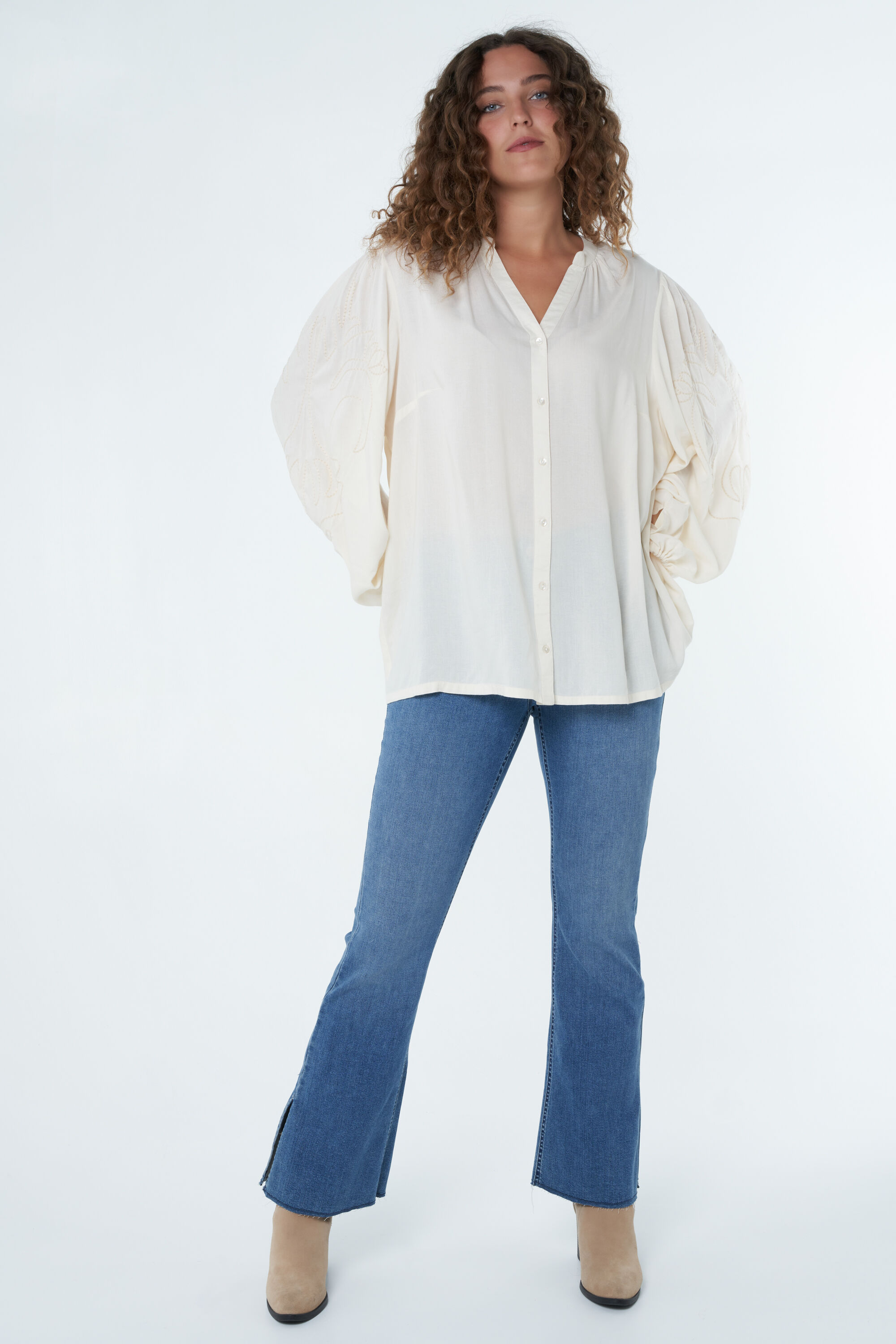 Chemisier avec broderie sur les manches image number 6