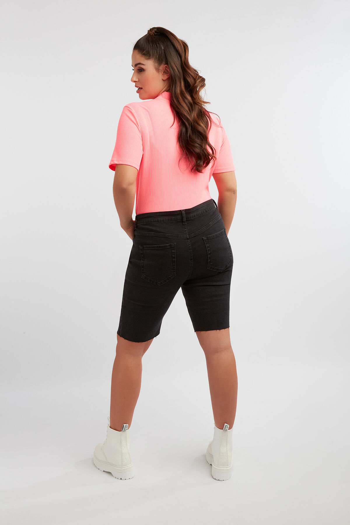 T-shirt c&ocirc;tel&eacute; &agrave; col montant fluo image number 6