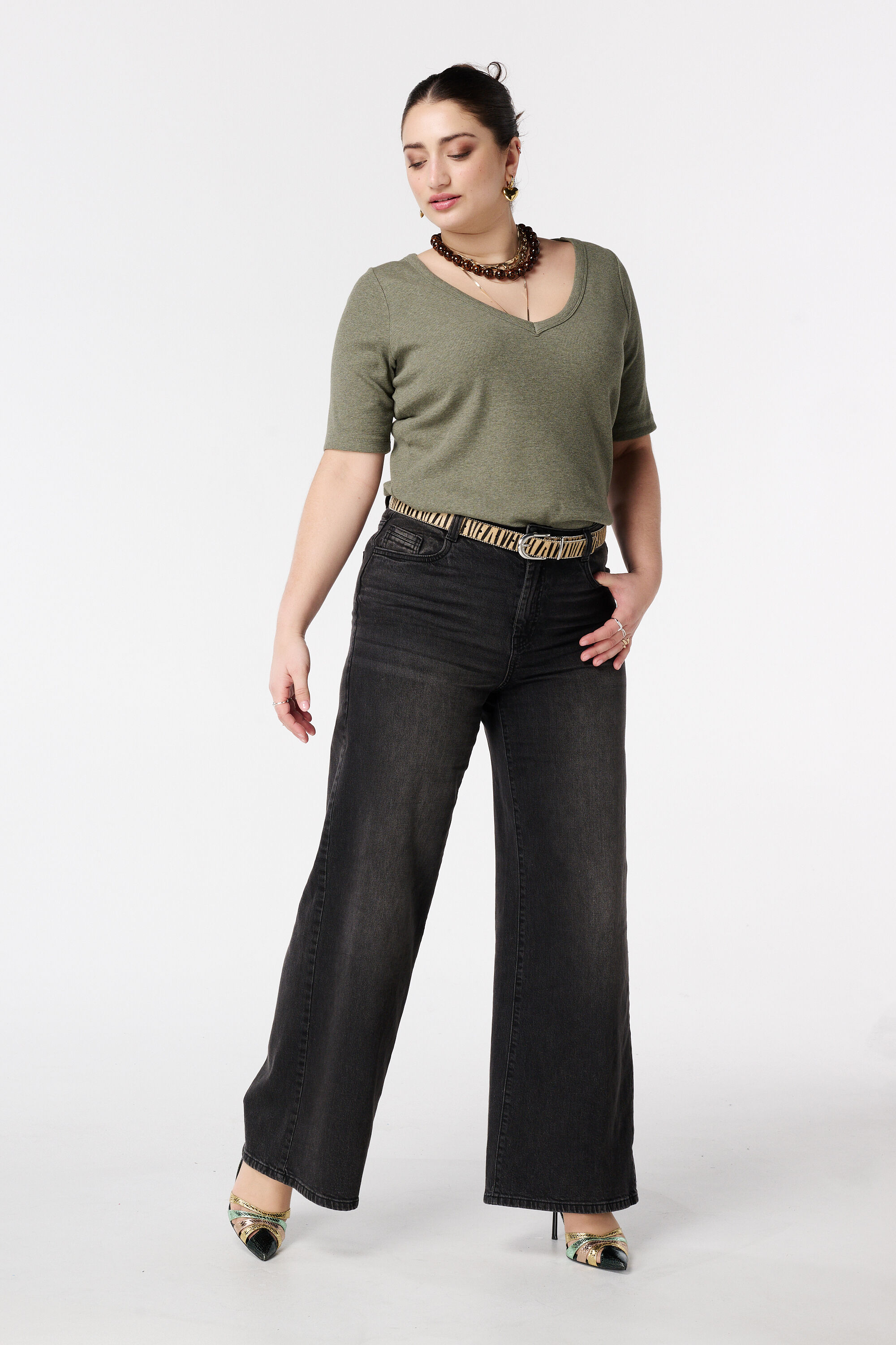 Top en maille c&ocirc;tel&eacute;e avec col en V image number 5