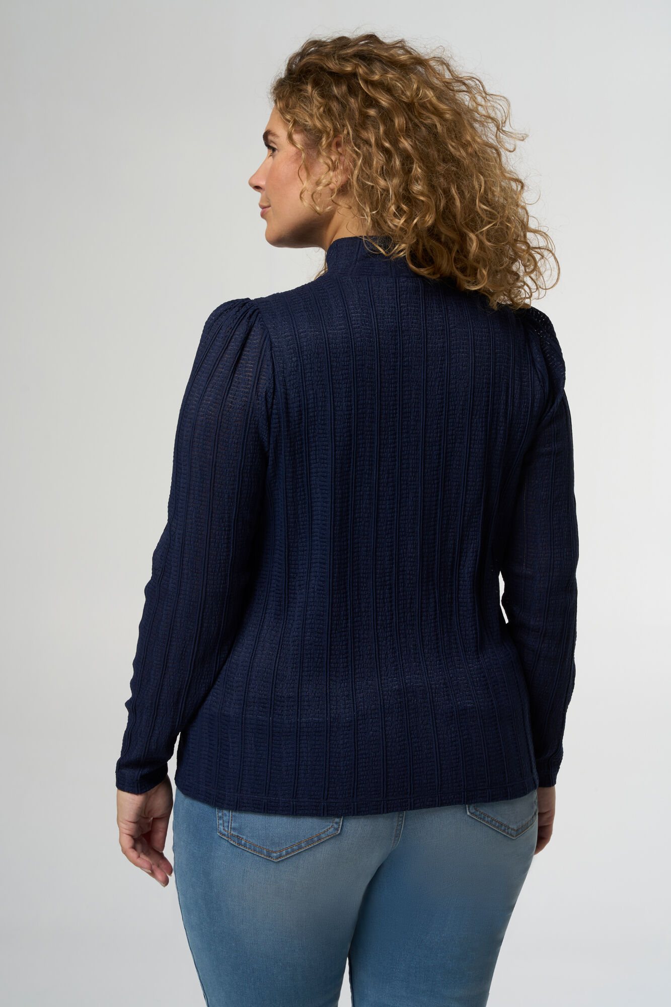  Top avec col b&eacute;nitier et structure image number 3