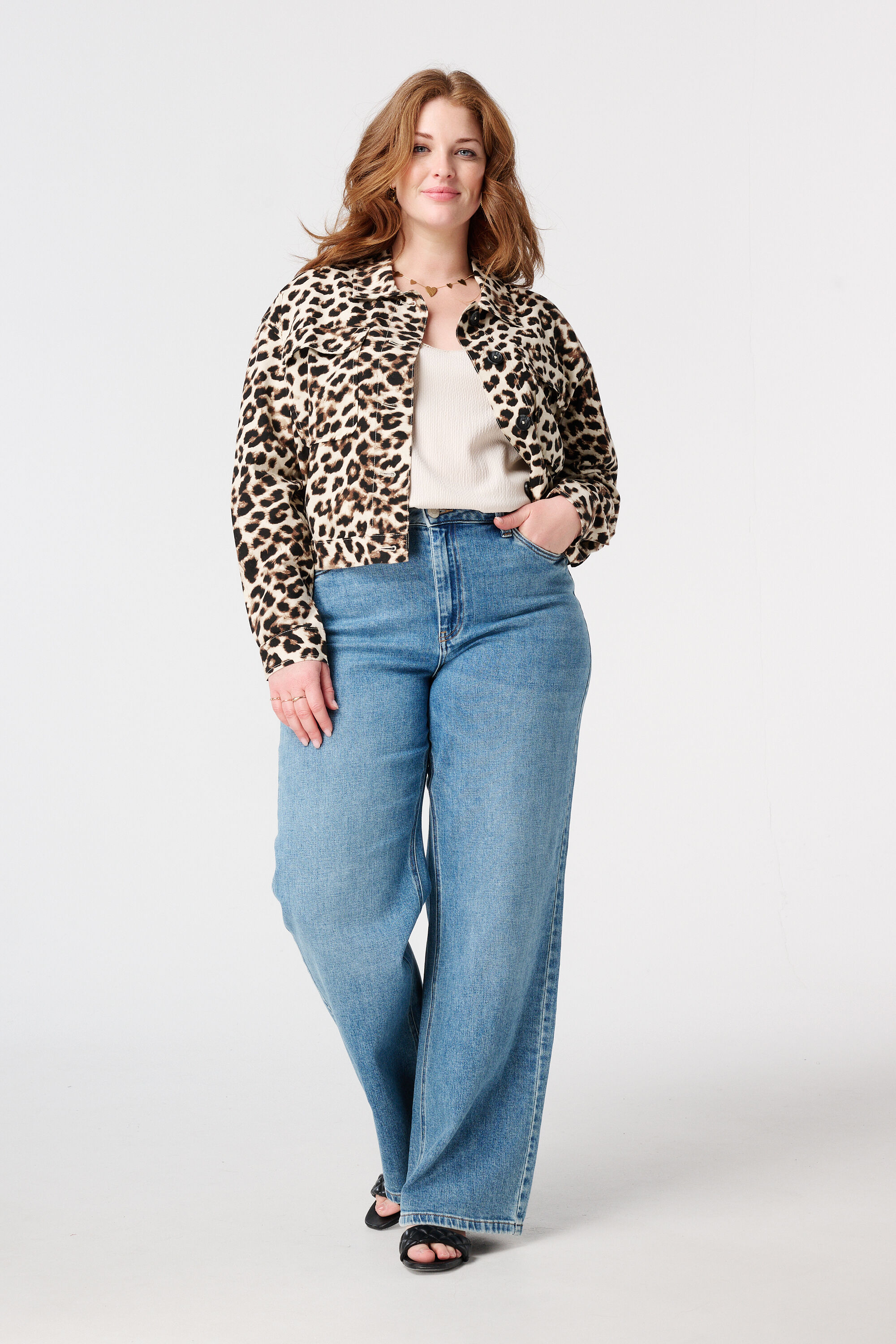 Veste courte en avec boutons image number 5