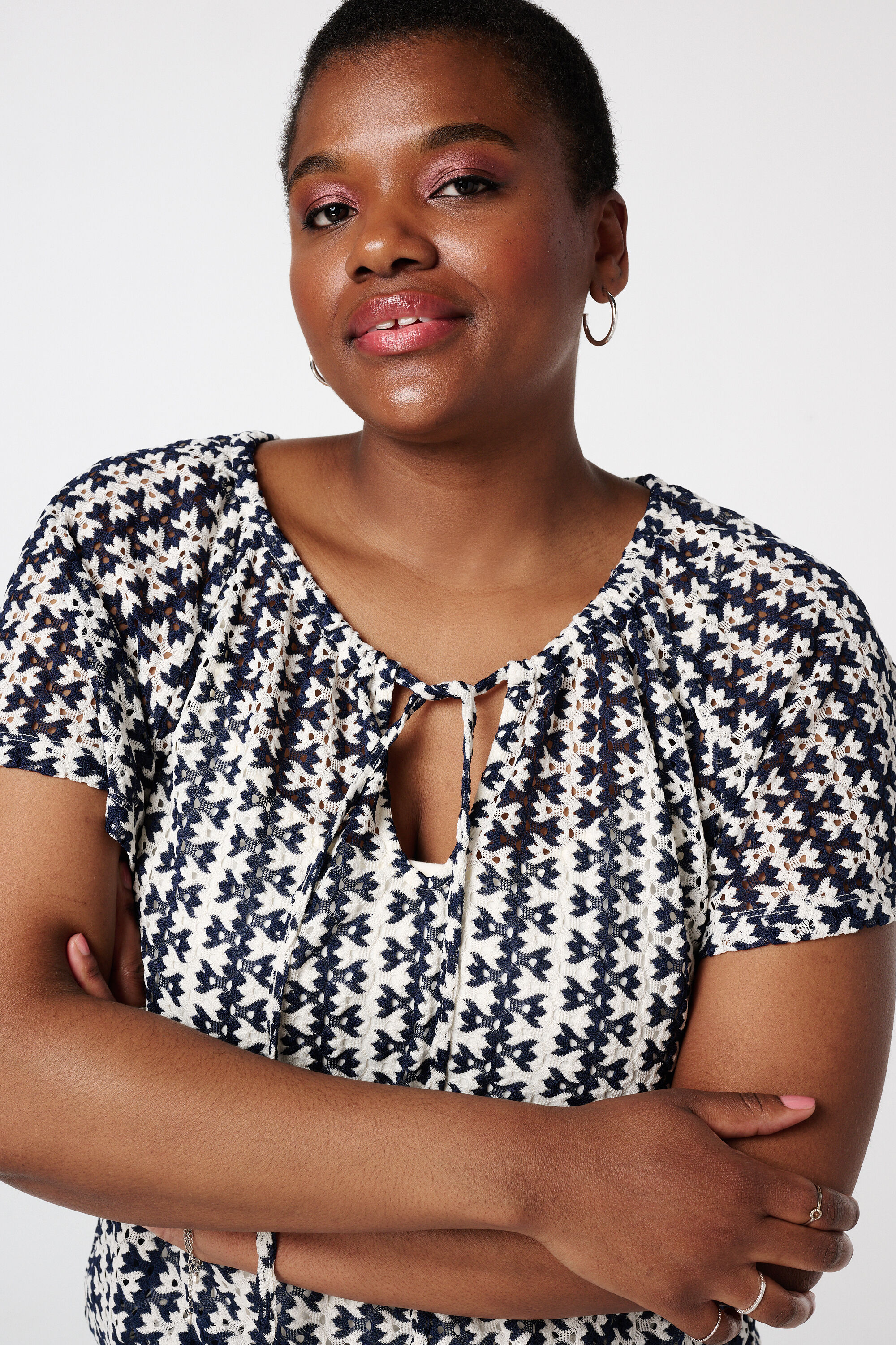 Haut avec ouverture en forme goutte d&rsquo;eau image number 4