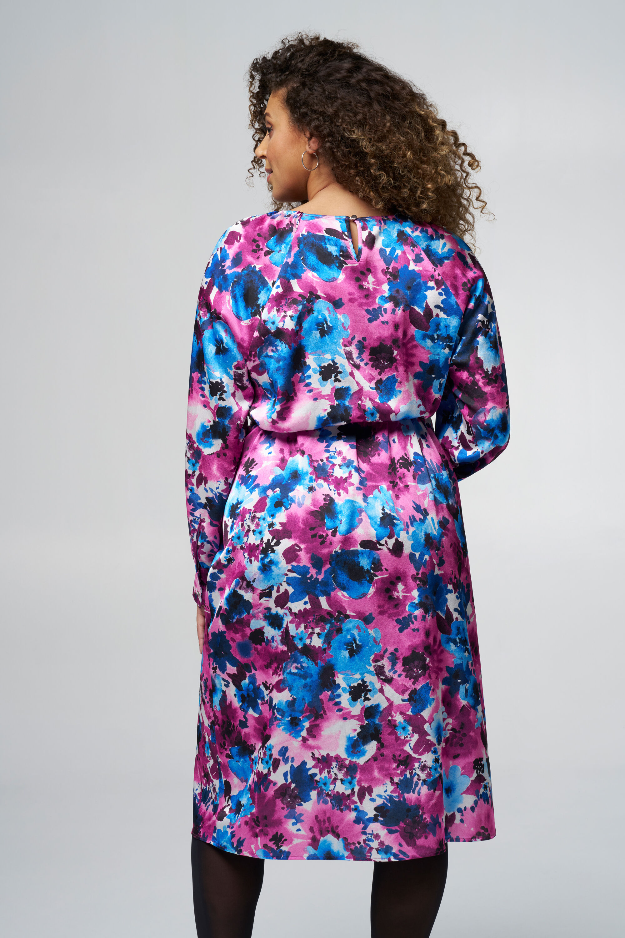 Robe en satin &agrave; imprim&eacute; image number 3