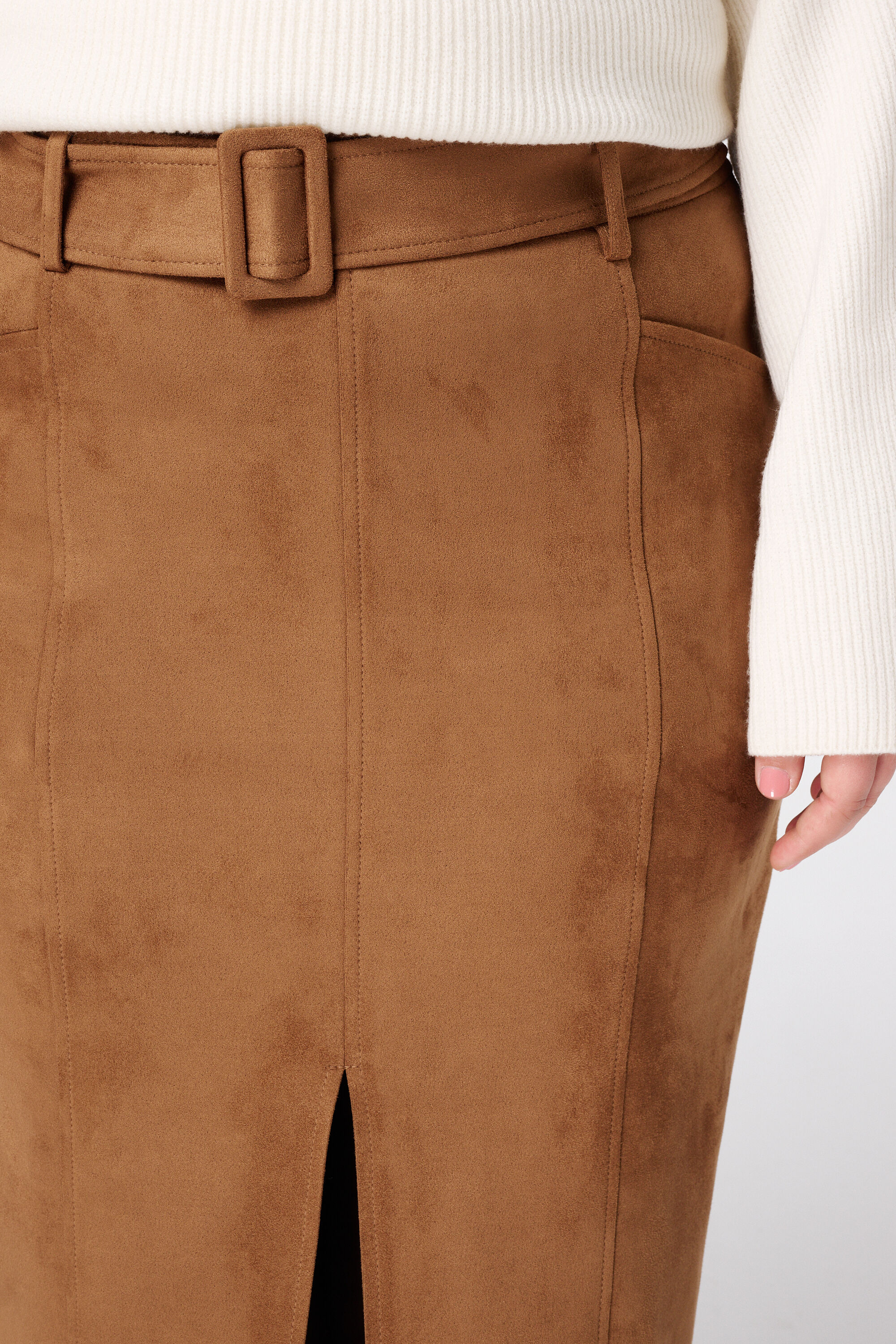 Jupe midi en simili daim avec ceinture image number 4