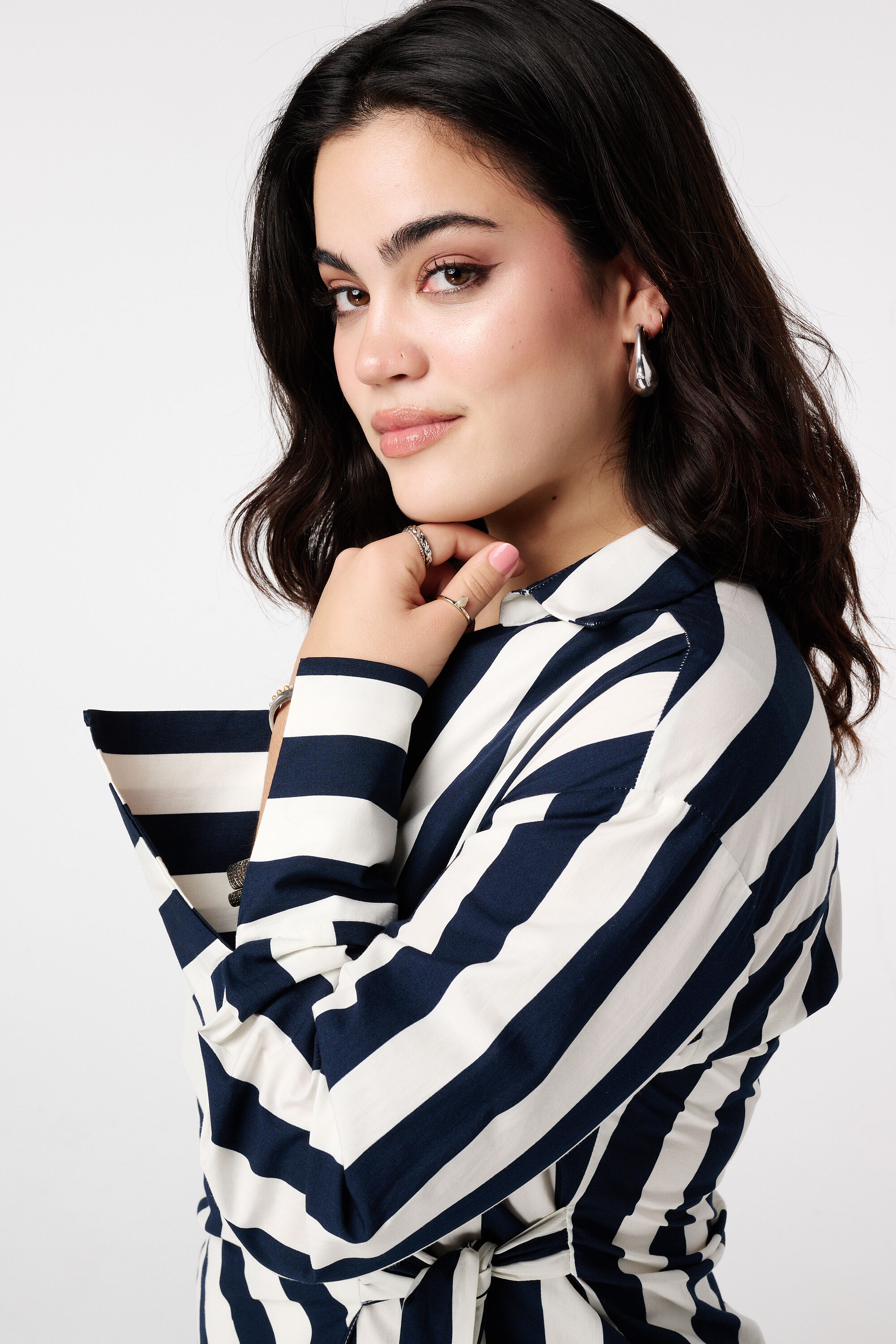 Blouse cache-c&oelig;ur avec col en V et n&oelig;ud image number 4