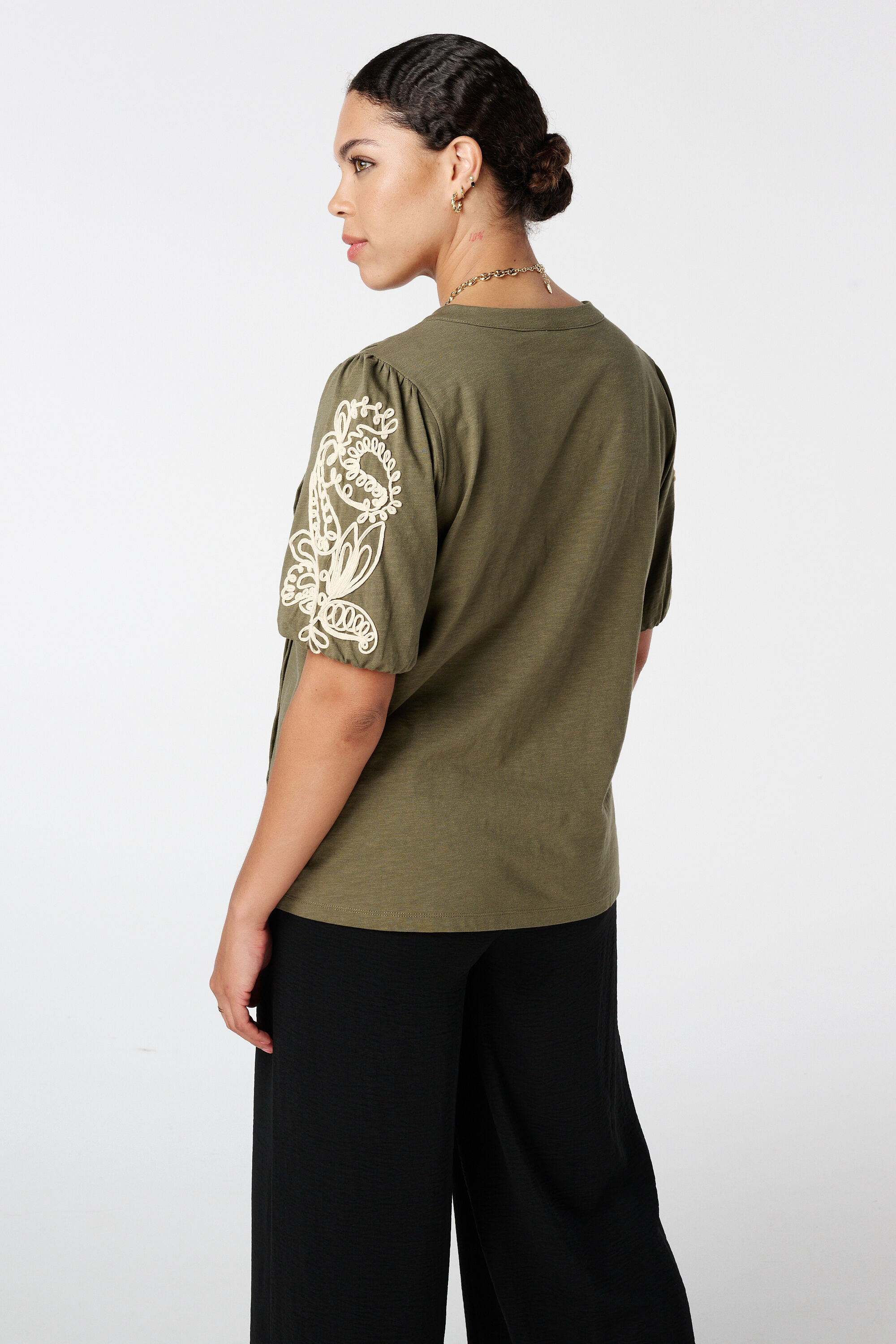 Haut avec manches brod&eacute;es image number 3