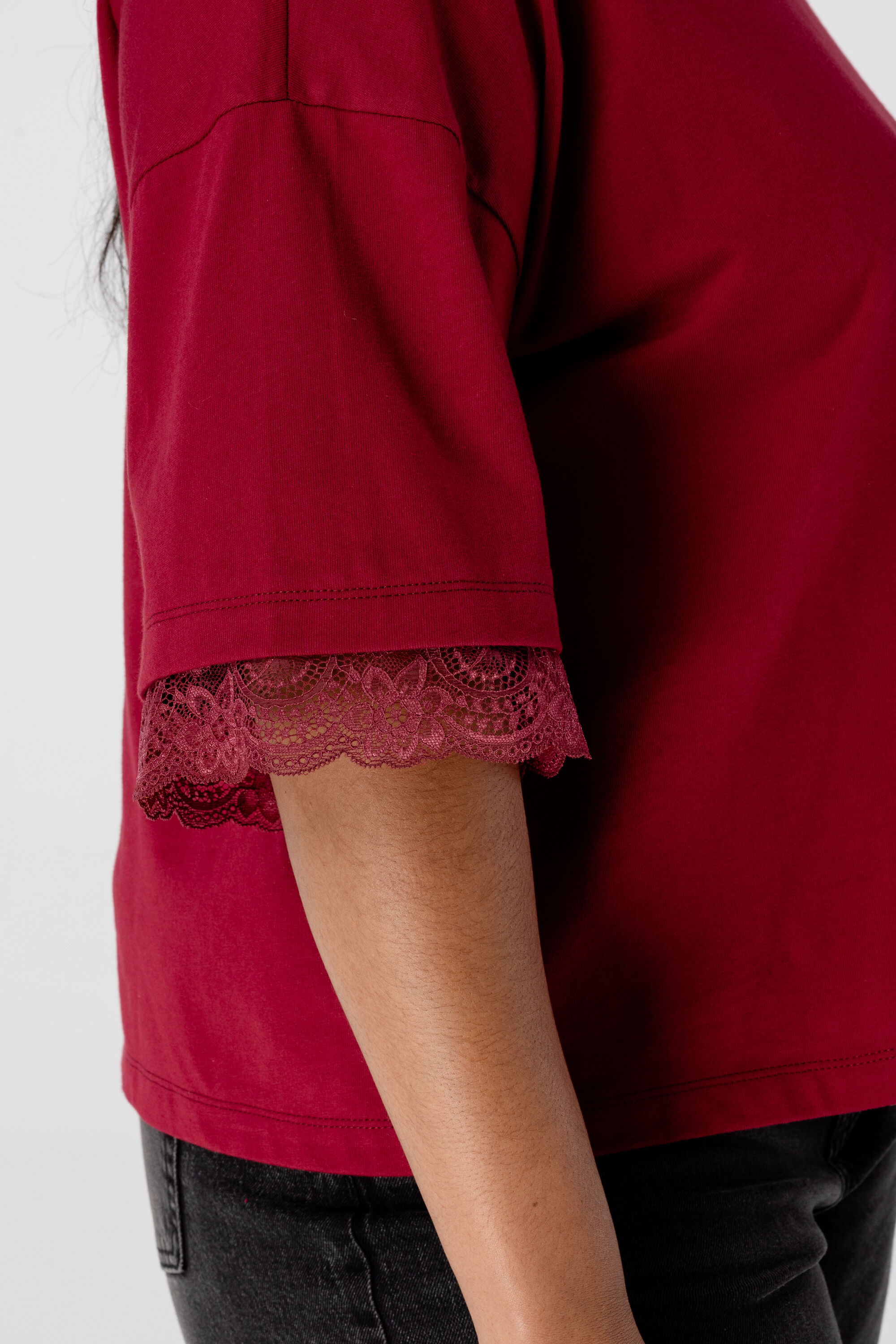 T-shirt avec d&eacute;tails en dentelle image number 4