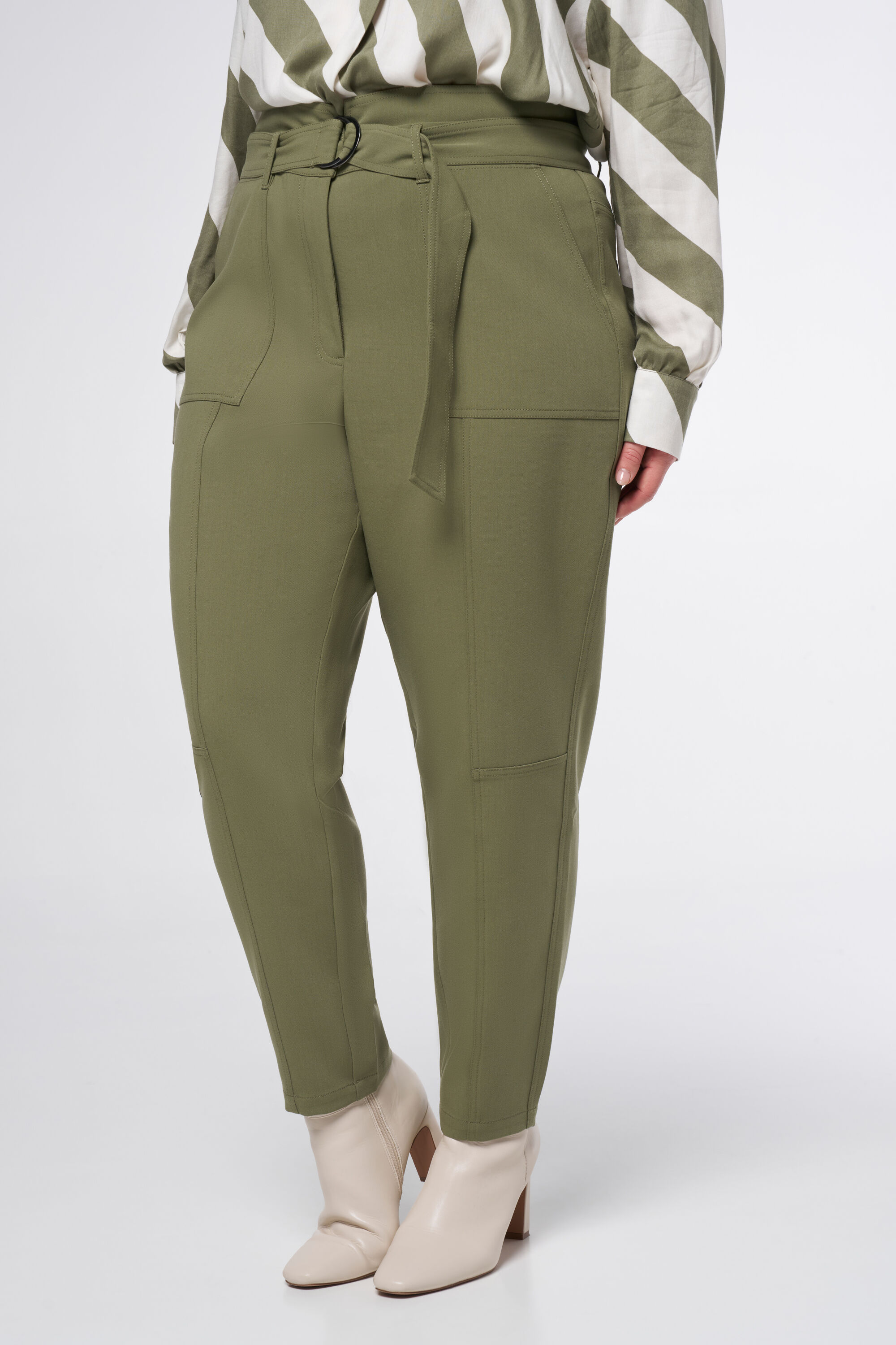 Pantalon paperbag avec ceinture image number 5