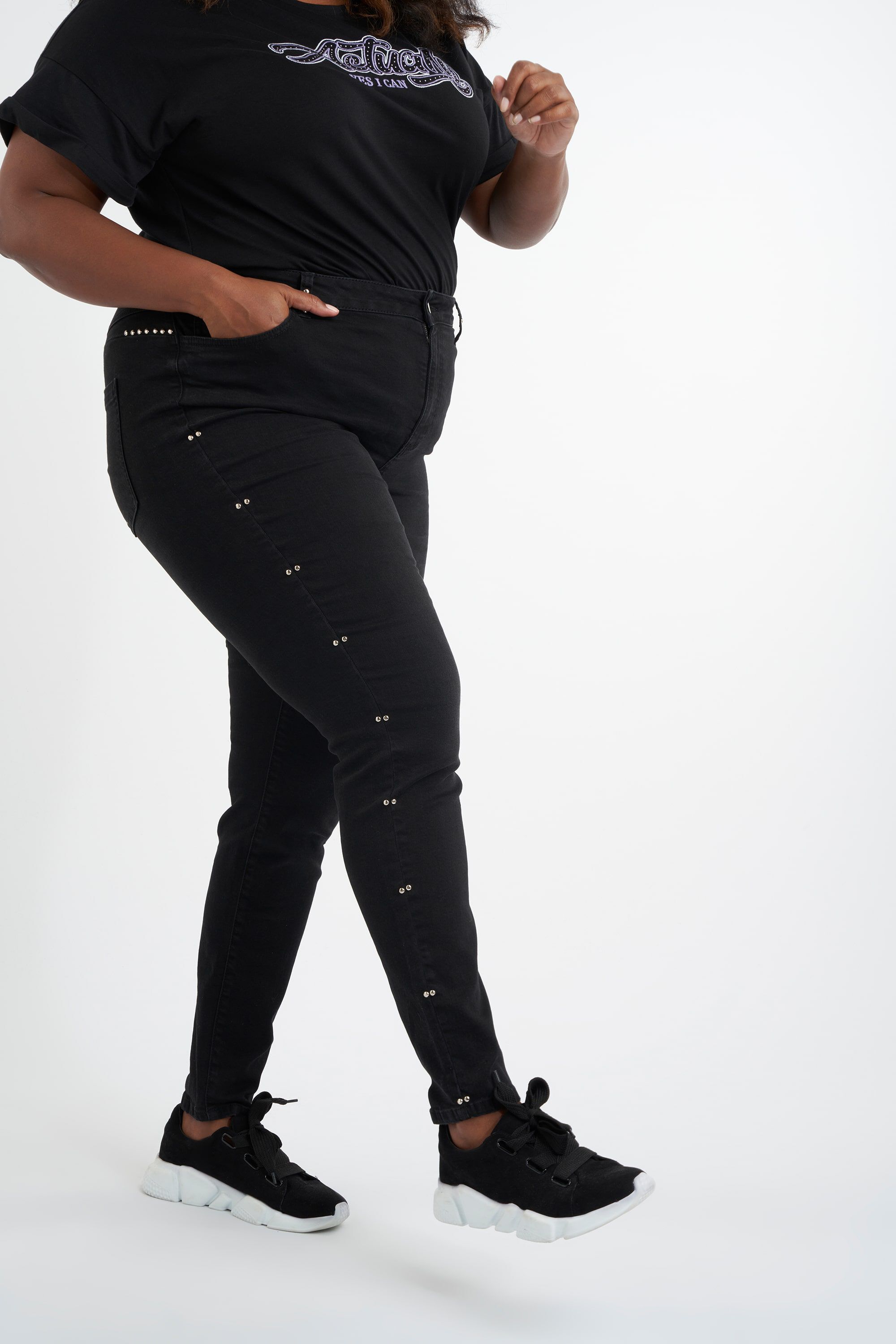 Jean avec clous  image number 4