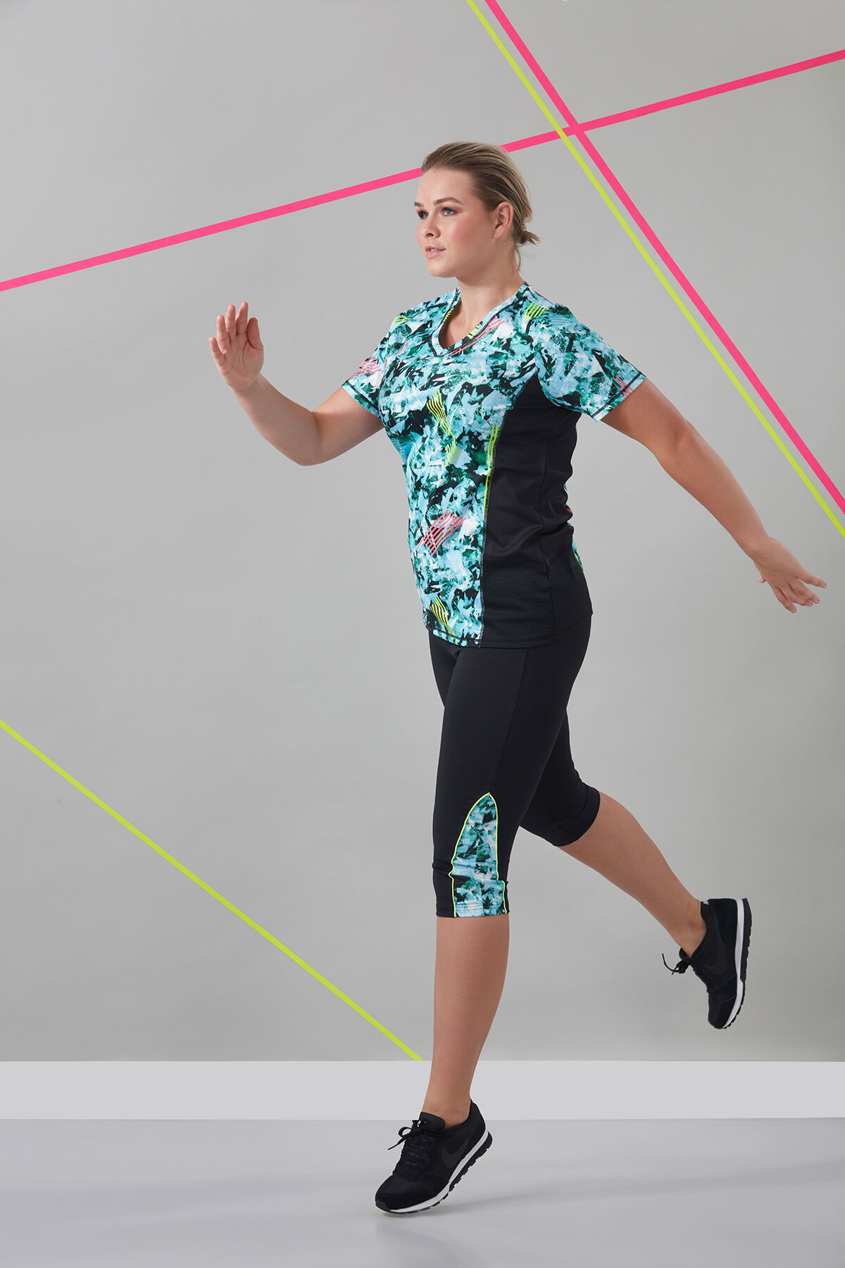 Haut de sport avec imprim&eacute; graphique image number 3