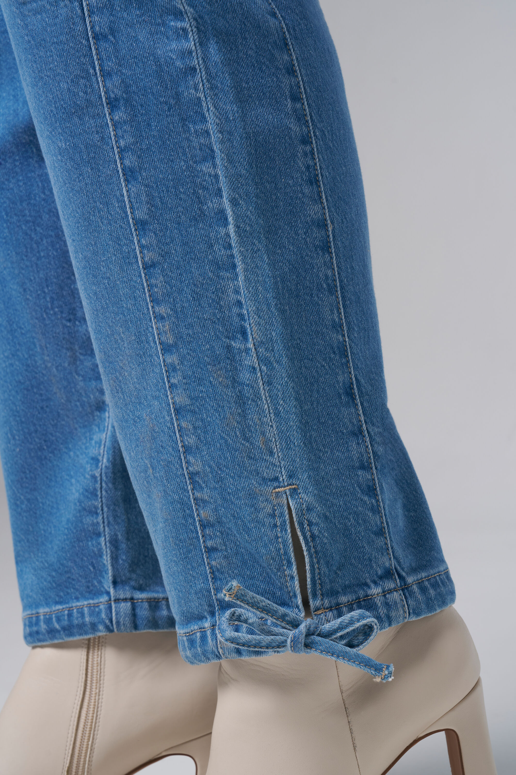 Pantalon cargo avec cordon image number 4