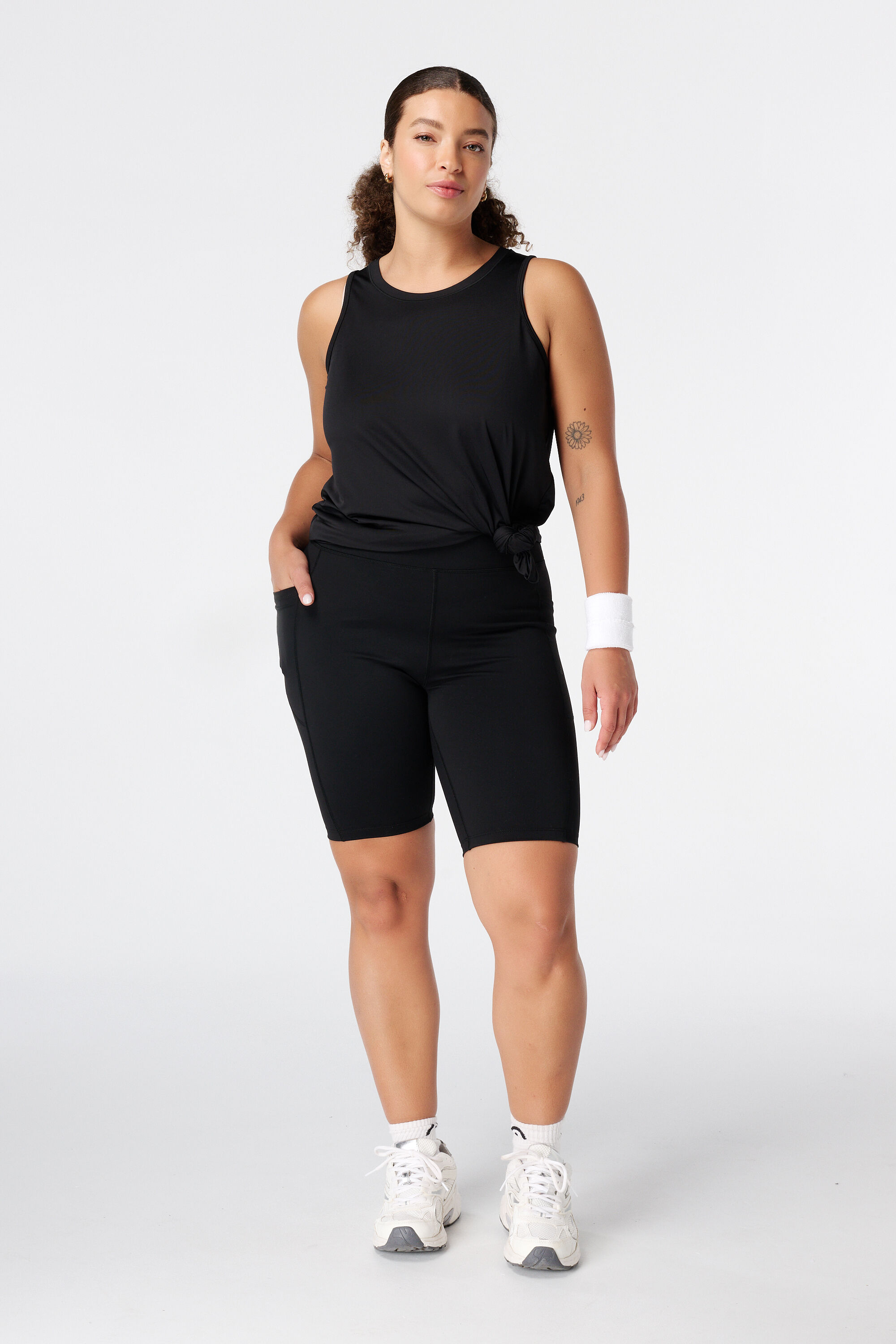 Legging de sport courte avec poches lat&eacute;rales