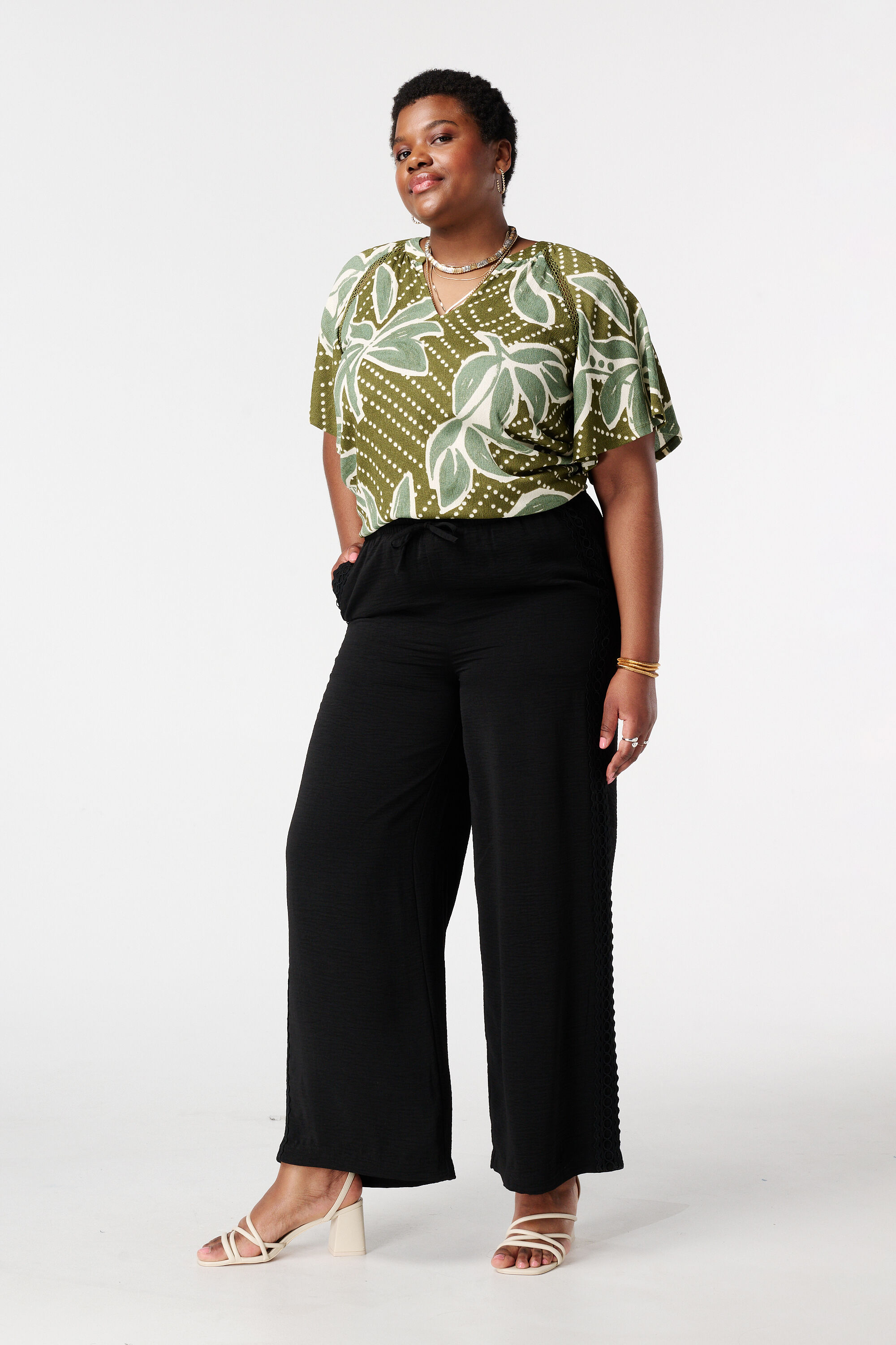 Pantalon straight leg avec d&eacute;tail d&eacute;coratif