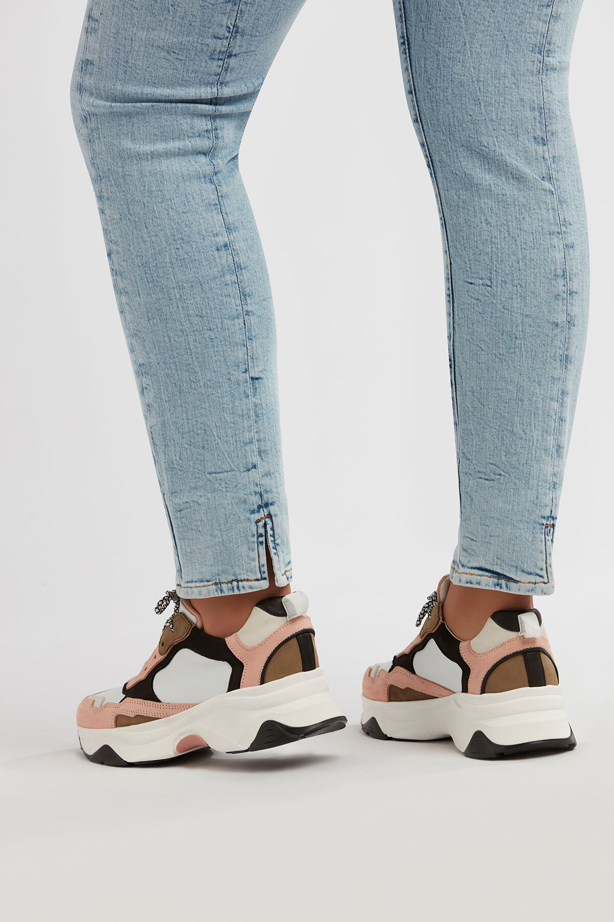 Jeans jambe slim IRIS avec fentes  image number 5