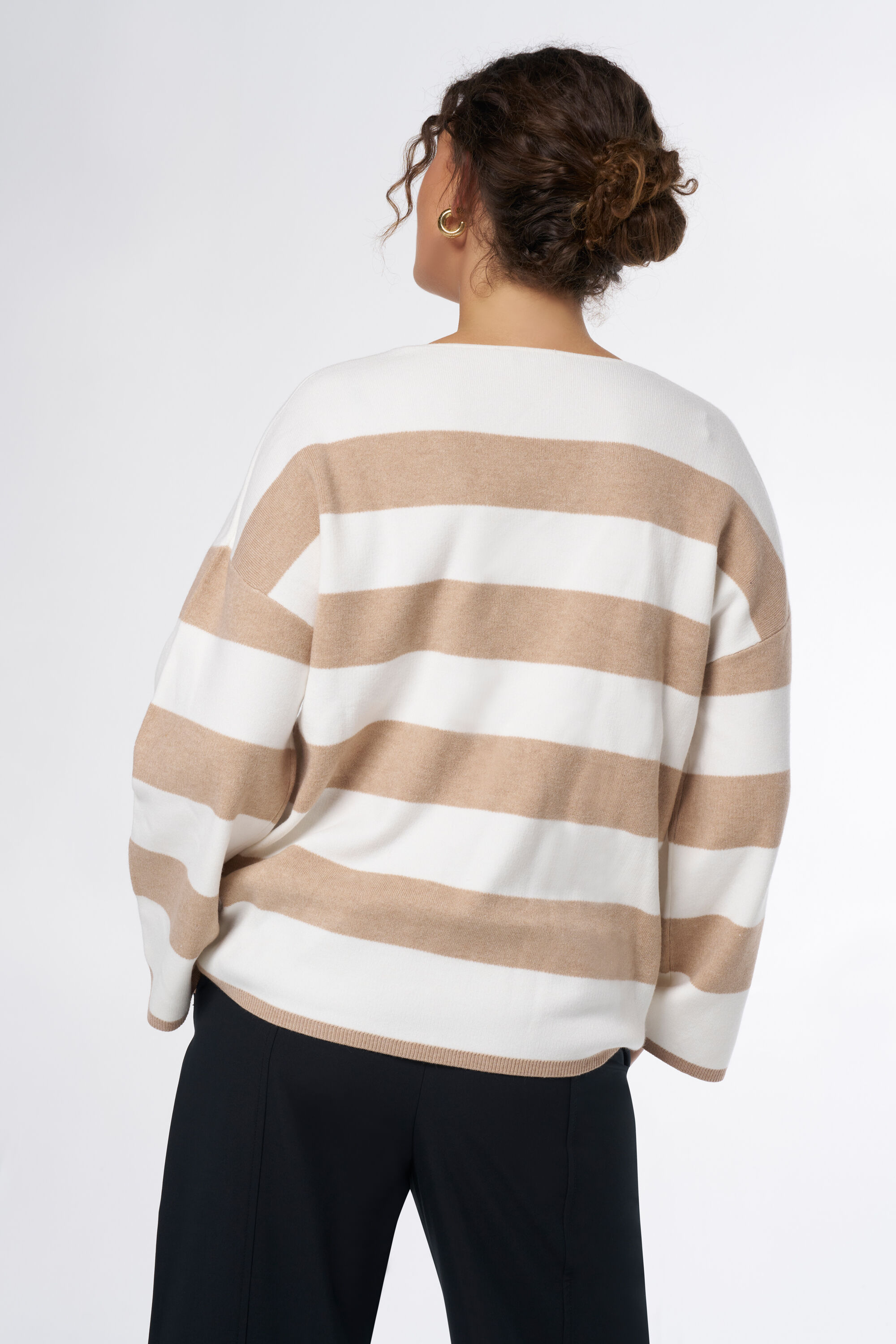 Pull avec col en V  image number 3