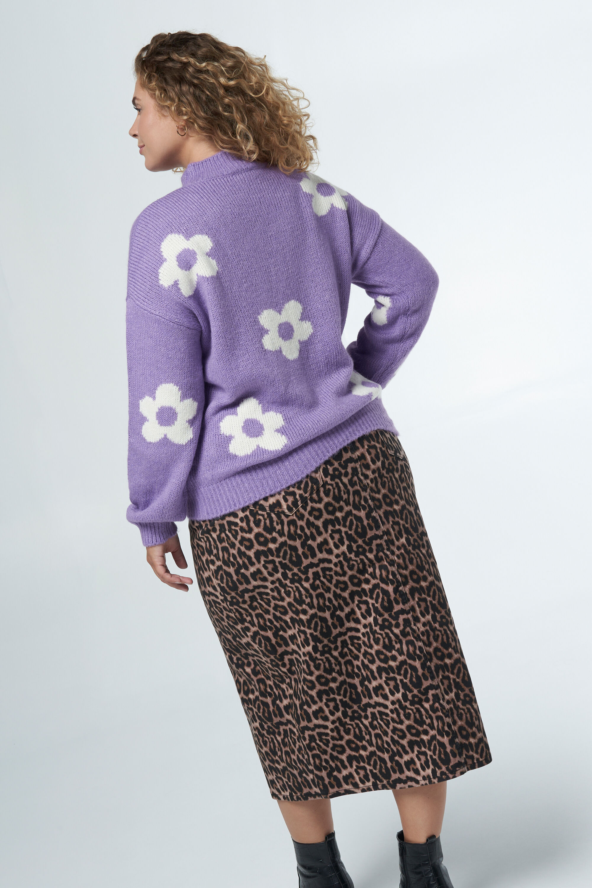 Pull en tricot avec des fleurs image number 3