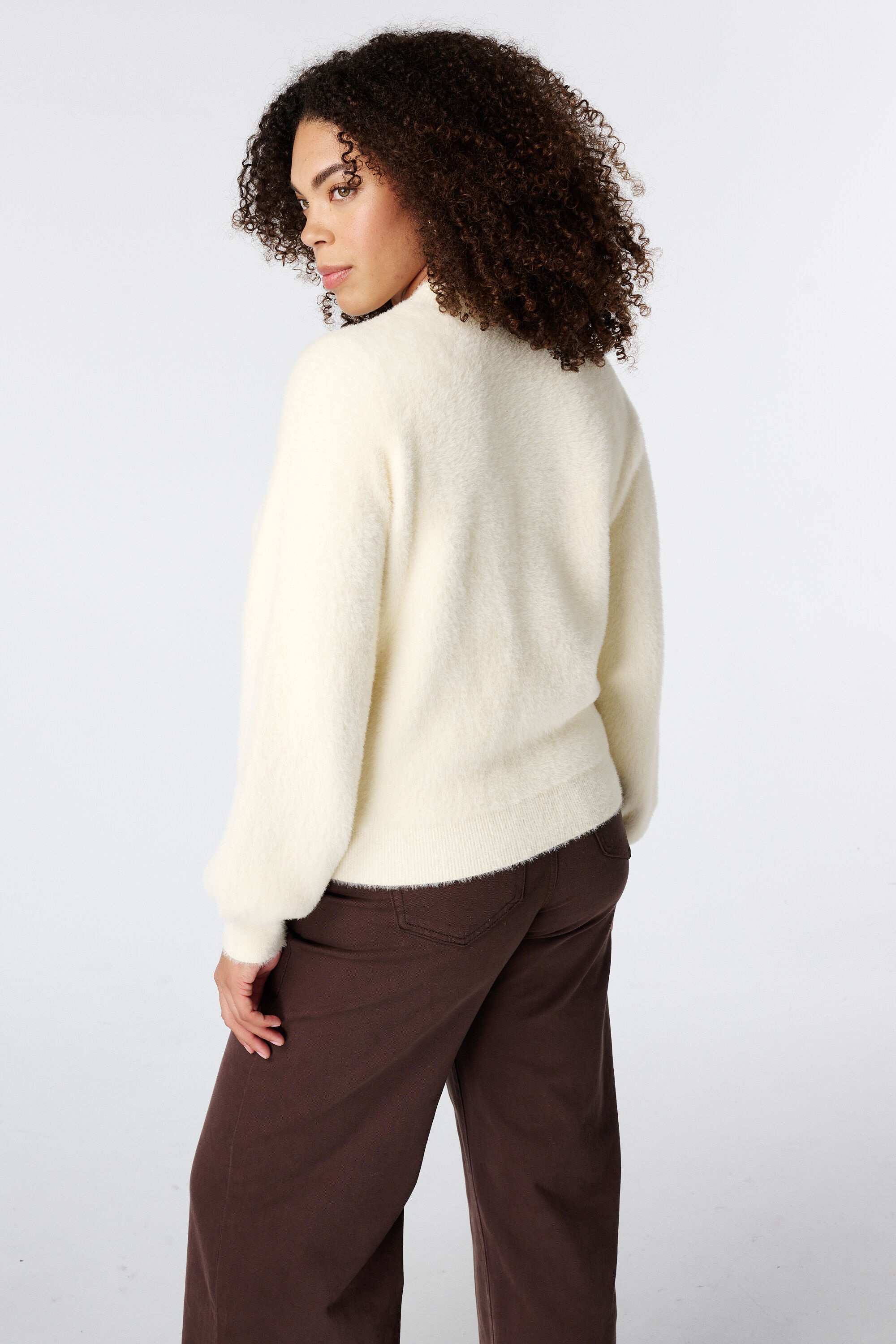 Gilet duveteux boutonn&eacute; image number 3