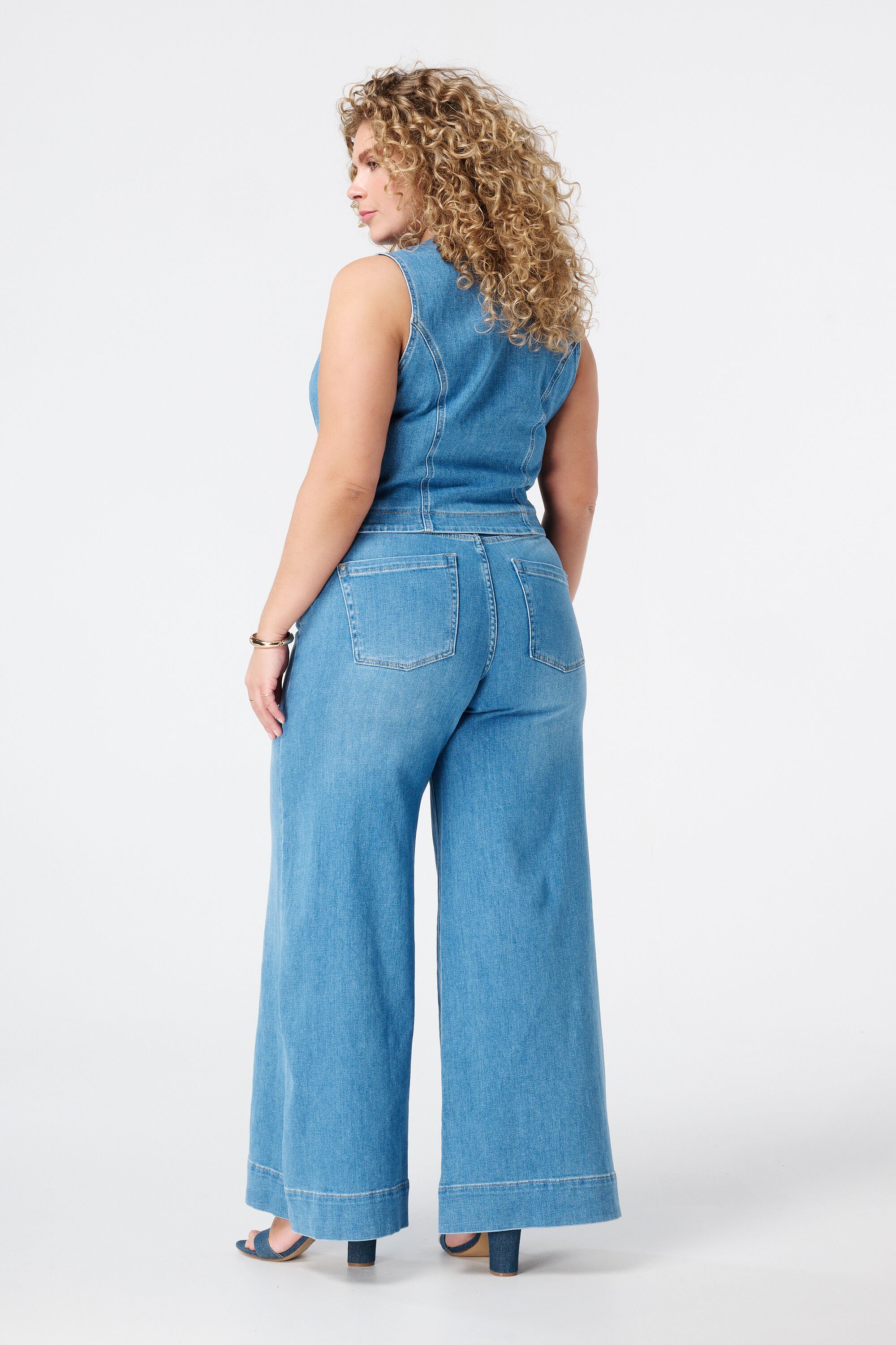 Jean &eacute;vas&eacute; image number 3