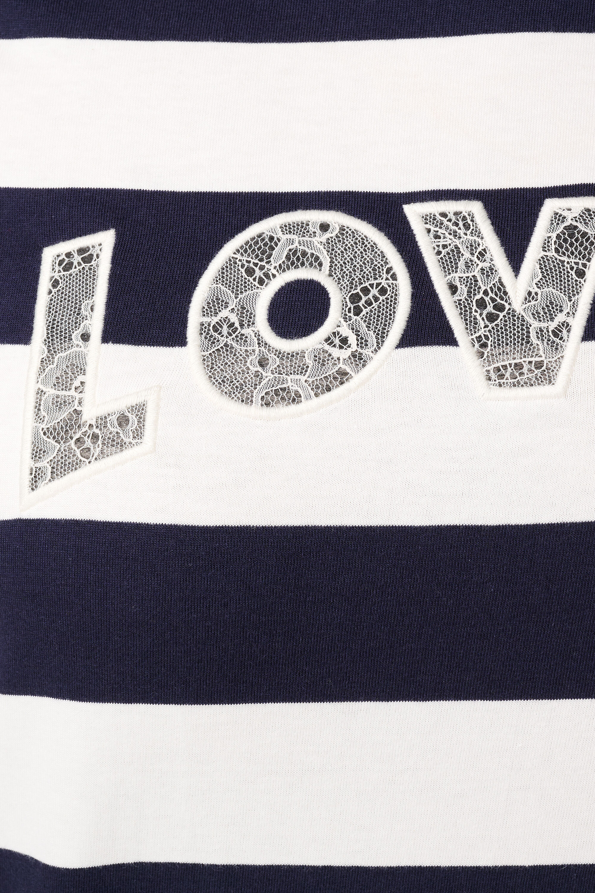 T-shirt ray&eacute; avec texte en dentelle image number 6