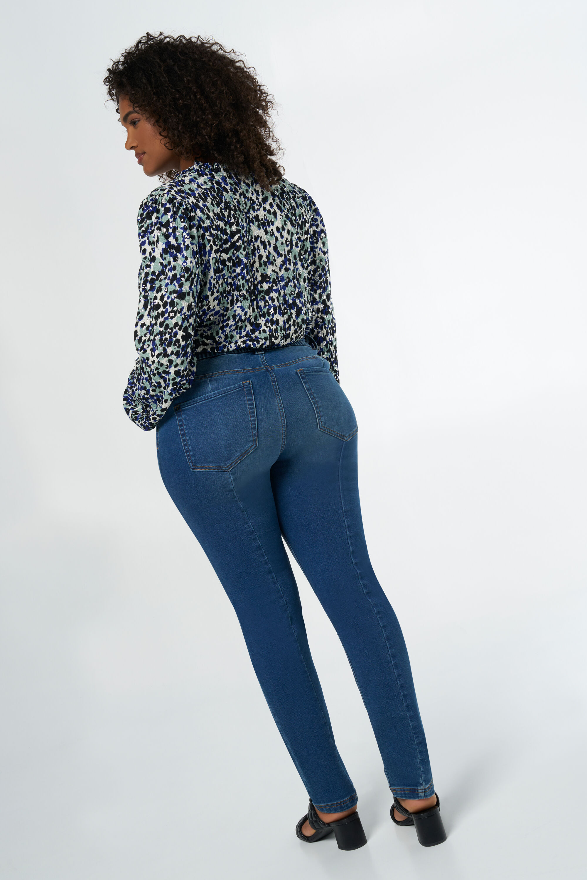 Pantalon jogger en denim image number 3