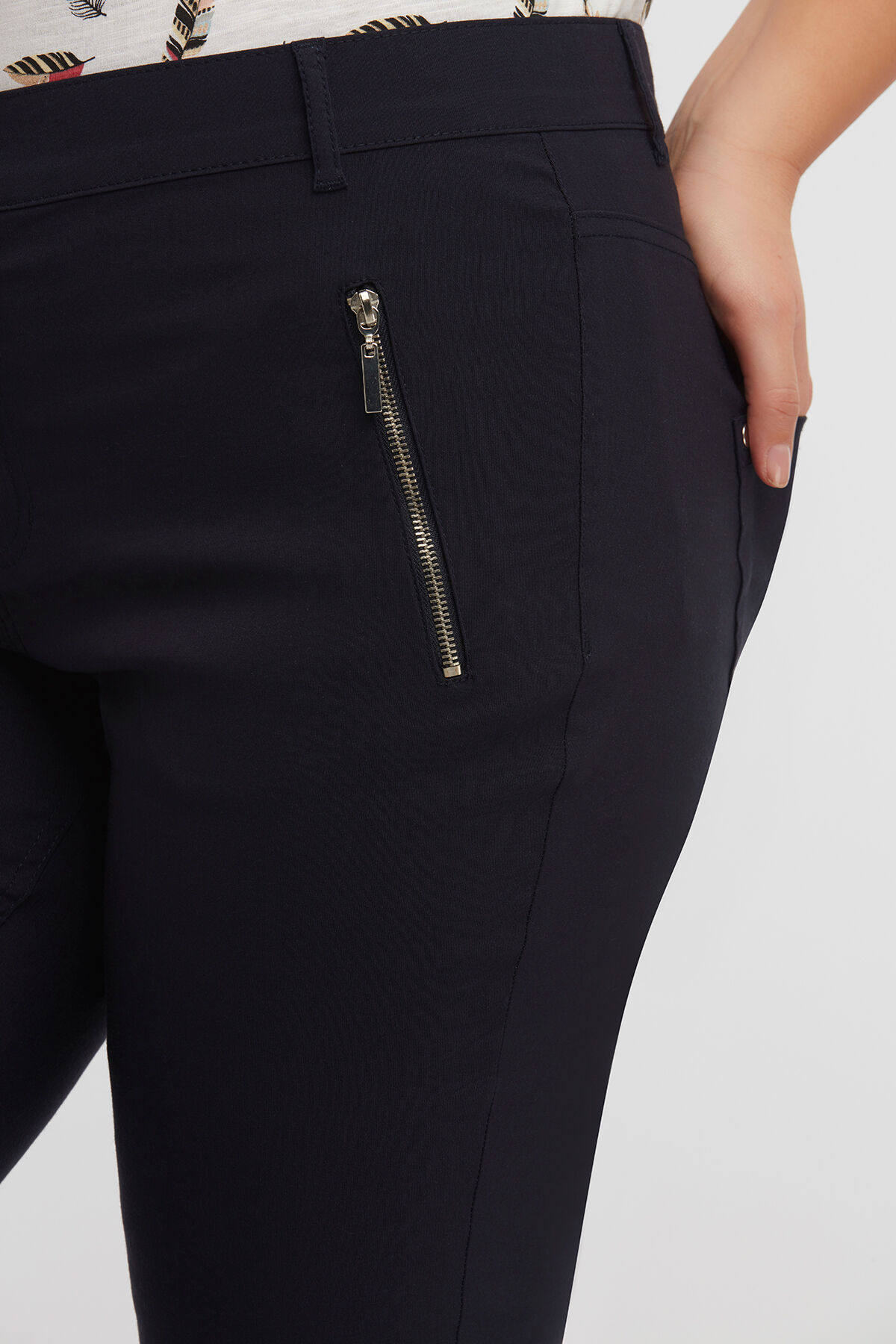 Pantalon corsaire avec fermetures &Eacute;clair image number 3