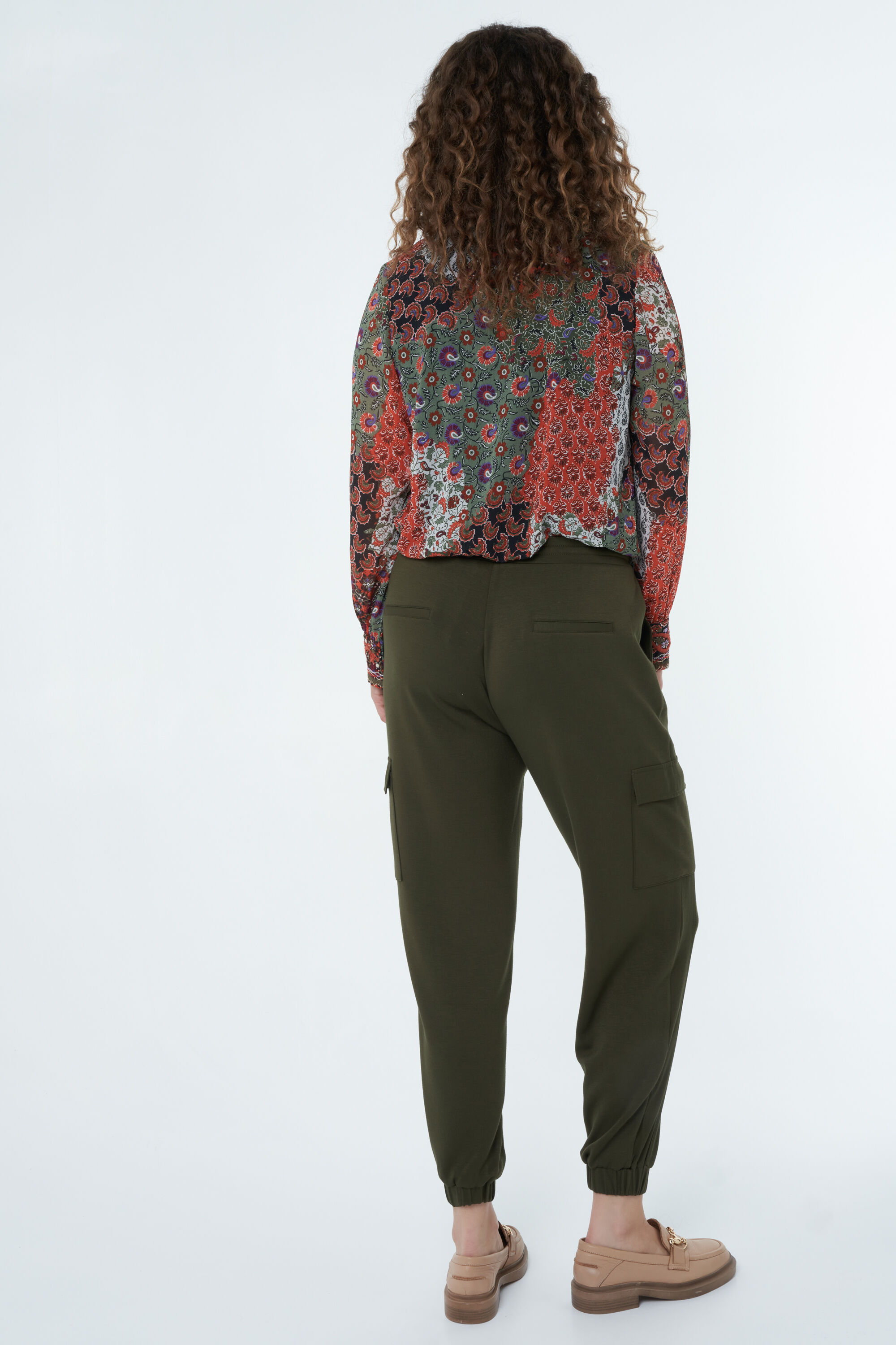 Pantalon cargo avec satin image number 4