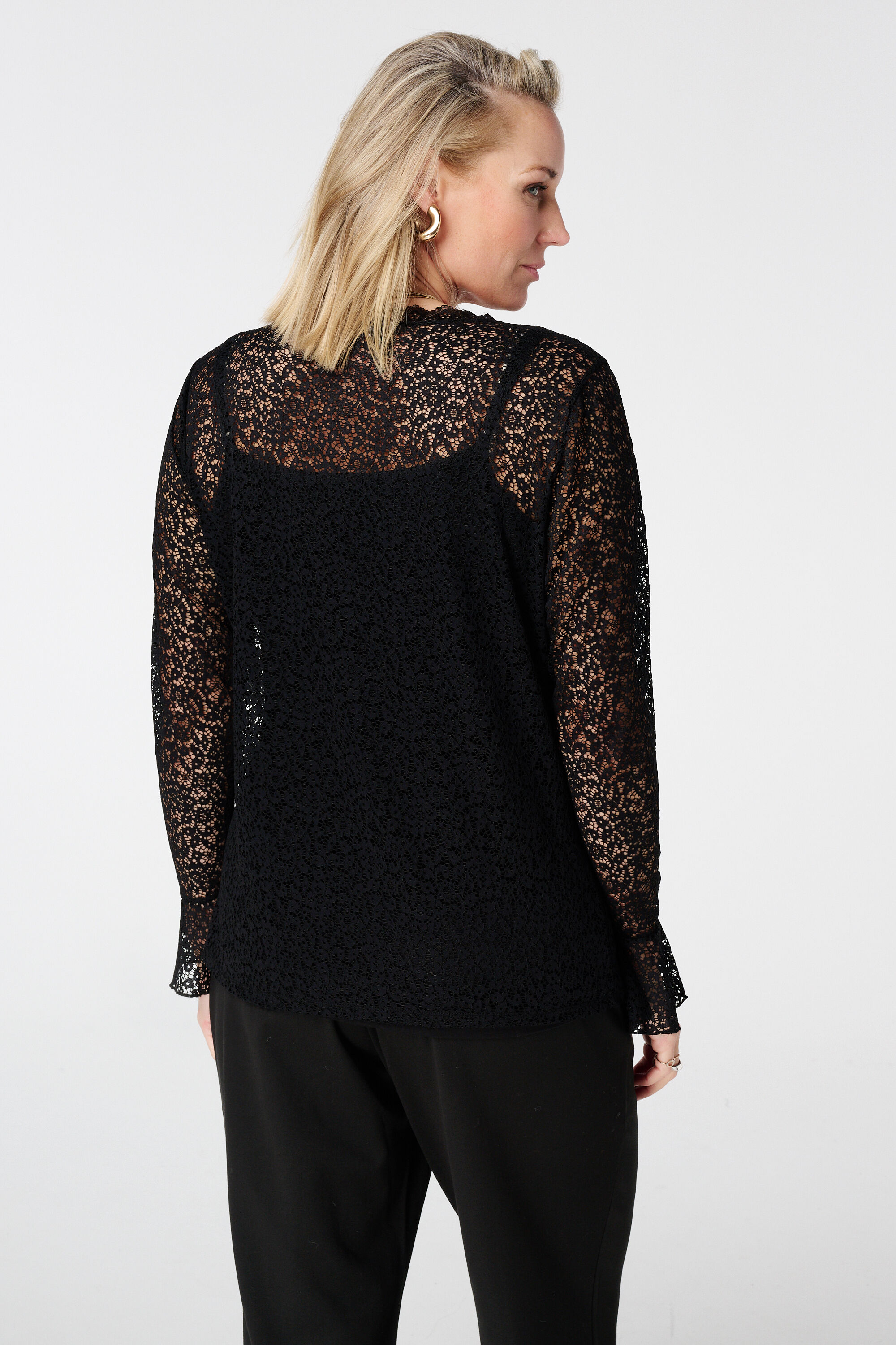 Haut en dentelle avec manches trompette image number 3