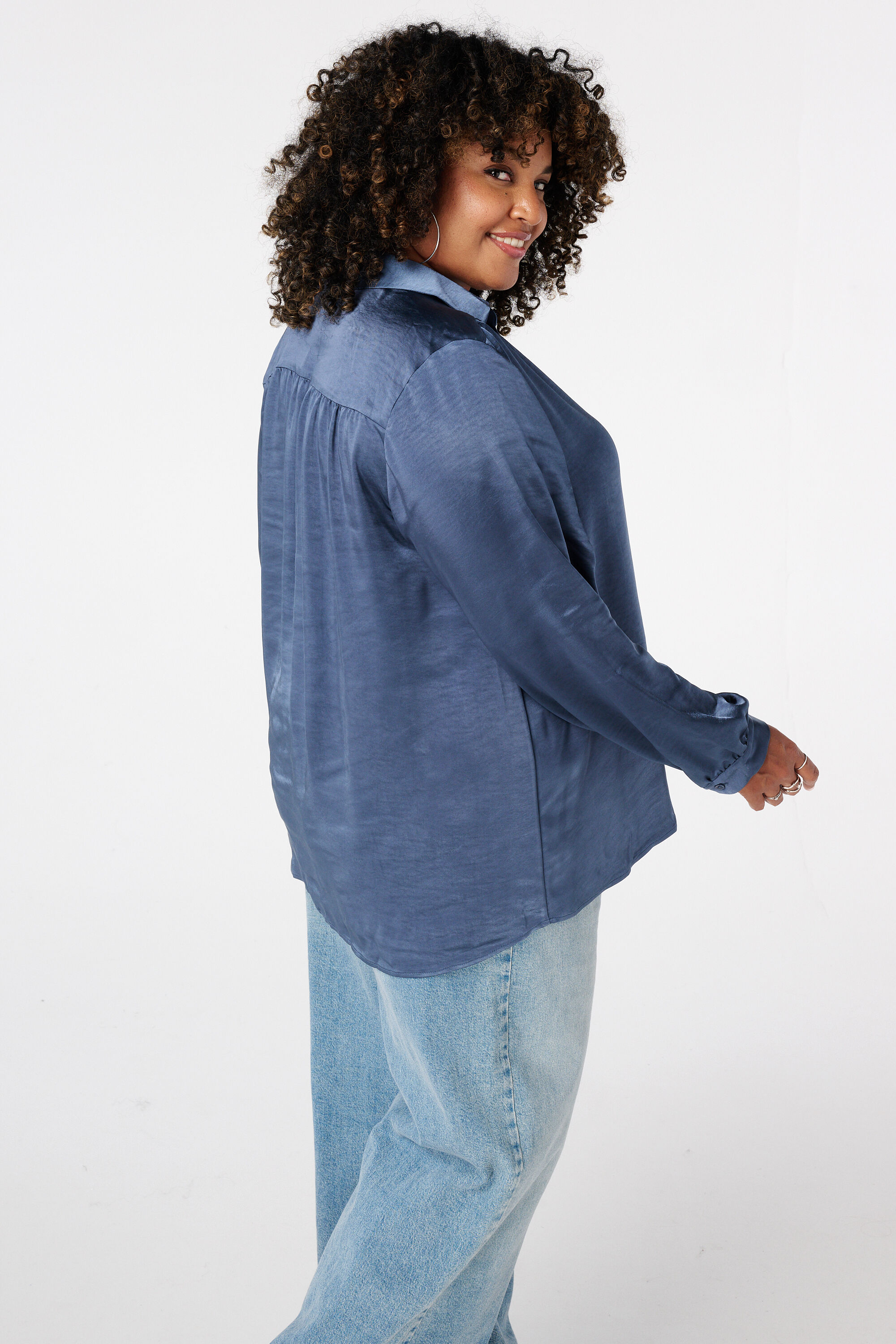 Blouse aspect satin&eacute; image number 3