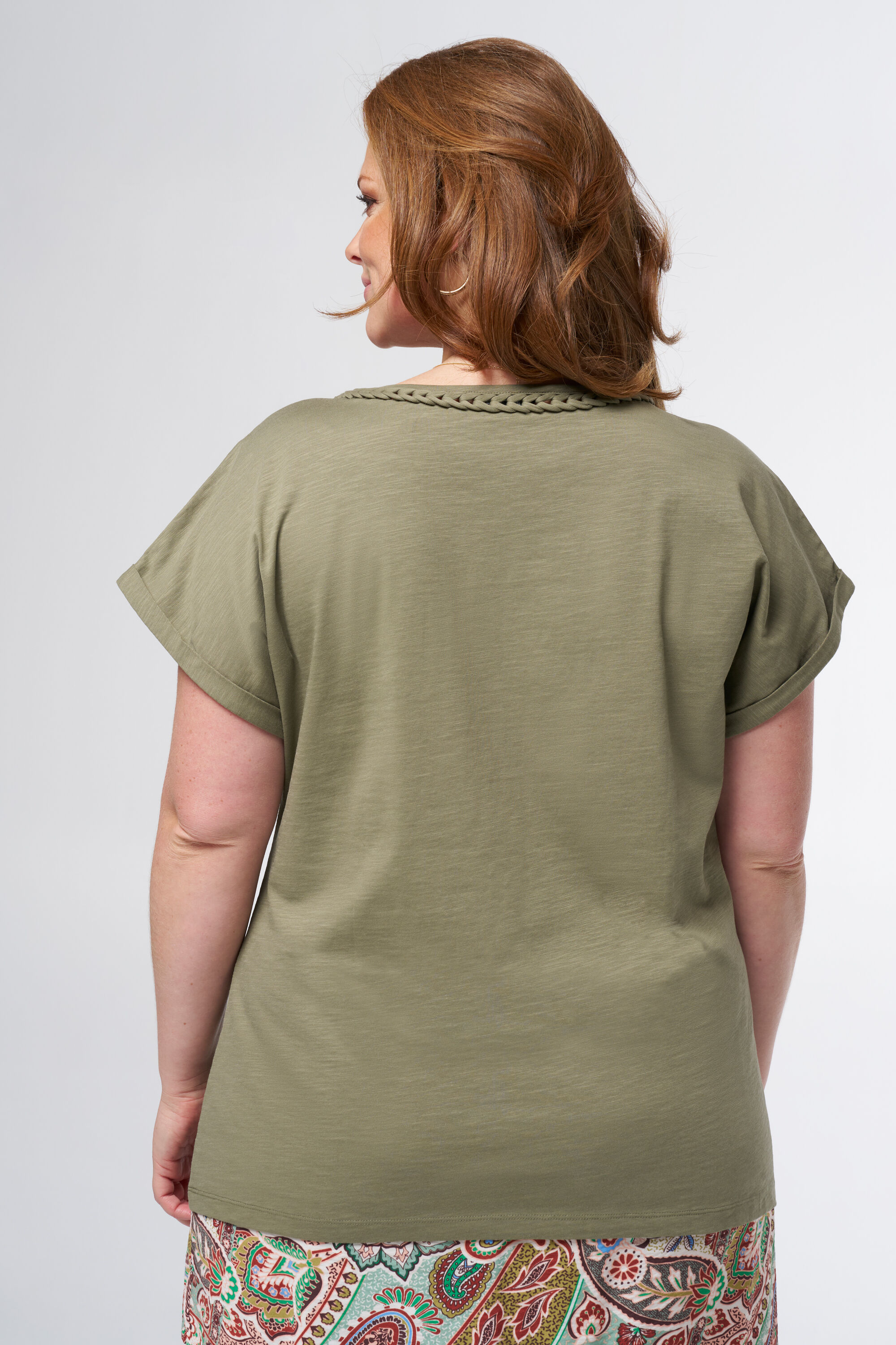 T-shirt avec col tress&eacute; image number 3