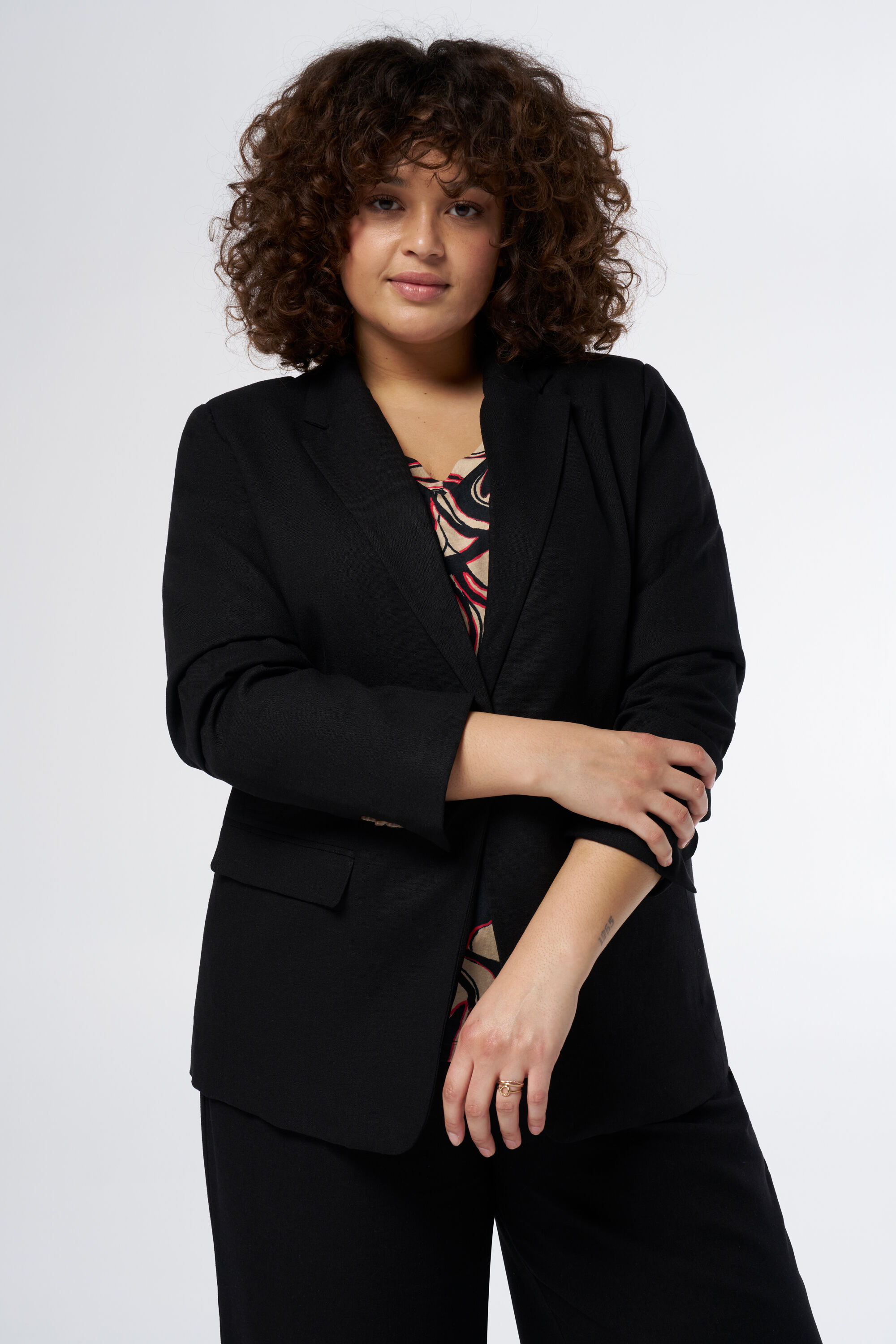 Blazer en lin &agrave; coupe droite image number 6