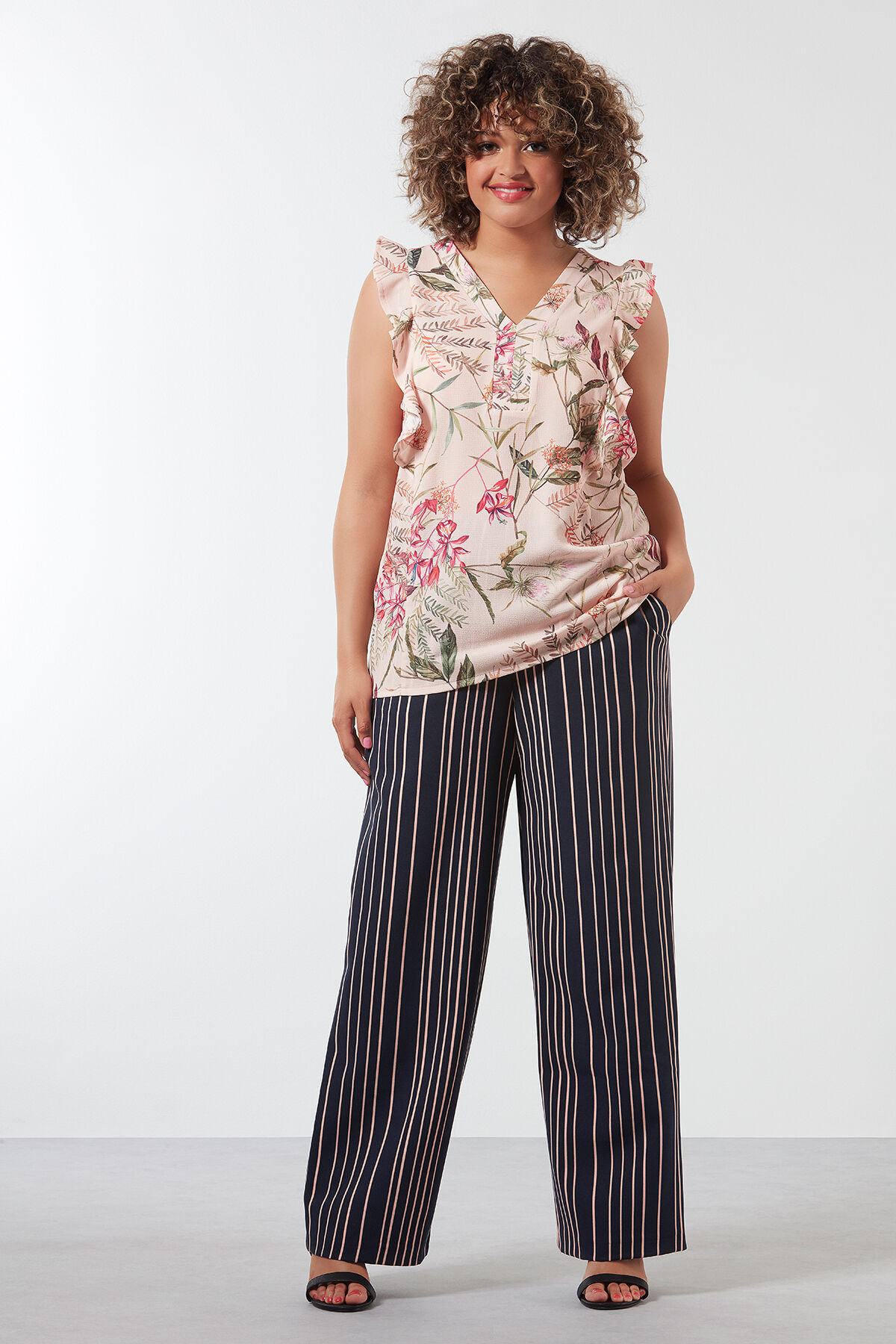 Chemisier avec imprim&eacute; int&eacute;gral et volants image number 5