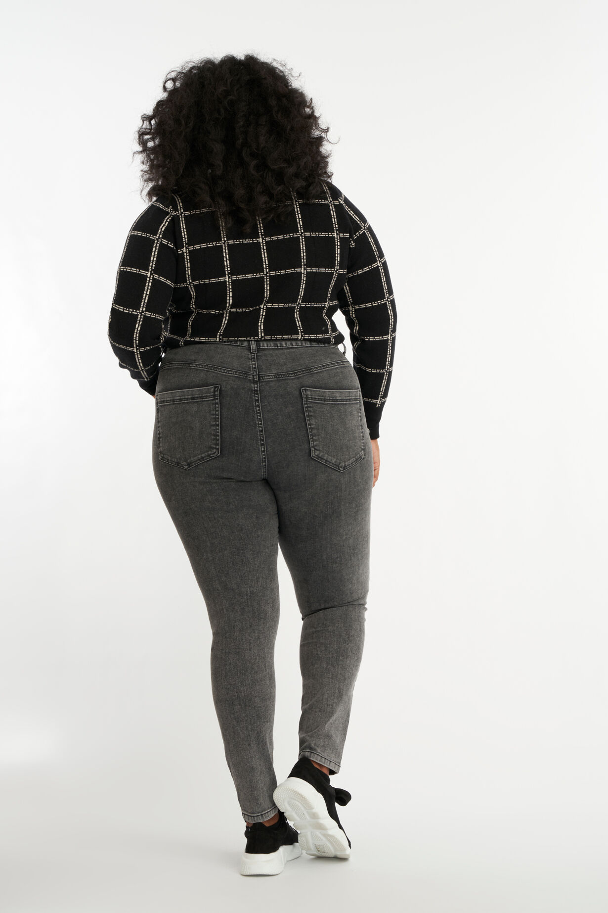 Skinny leg high waist CHERRY jeans image number 5