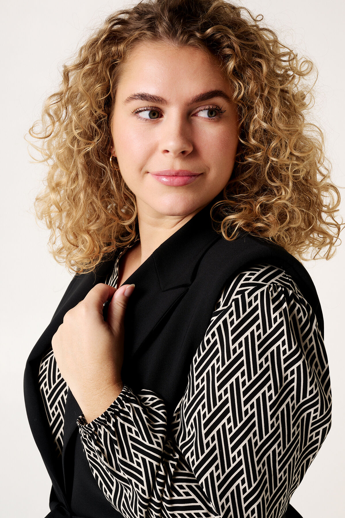 Gilet avec ceinture assortie image number 5