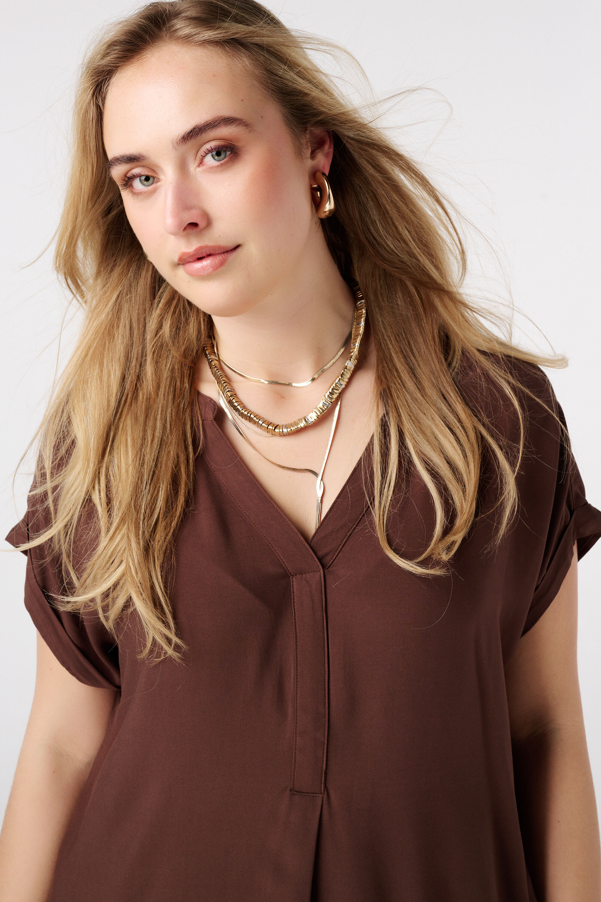 Robe &agrave; encolure en V image number 4